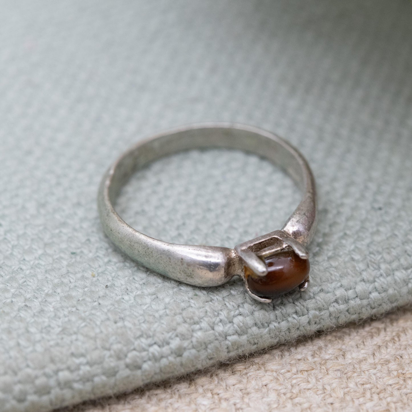 Vintage Sterling Silver Solitaire Ring with Brown Stone - Minimal Oval Cabochon Stacking Ring | UK Size - N 1/2 | US Size - 7 1/4