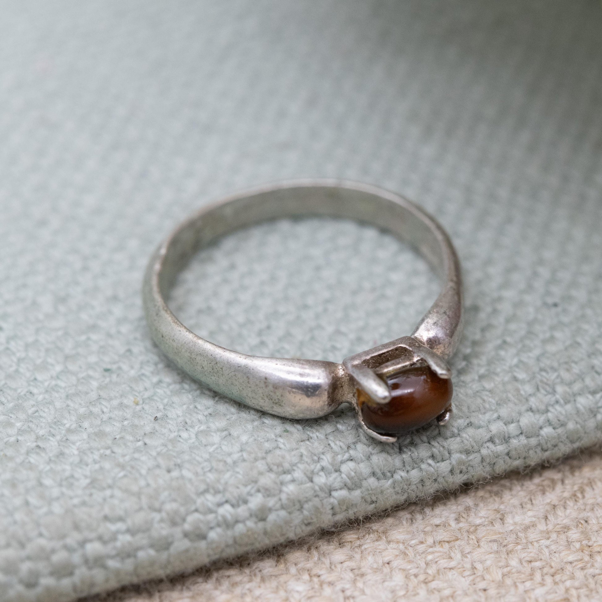 Vintage Sterling Silver Solitaire Ring with Brown Stone - Minimal Oval Cabochon Stacking Ring | UK Size - N 1/2 | US Size - 7 1/4