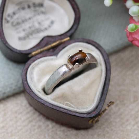 Vintage Sterling Silver Solitaire Ring with Brown Stone - Minimal Oval Cabochon Stacking Ring | UK Size - N 1/2 | US Size - 7 1/4