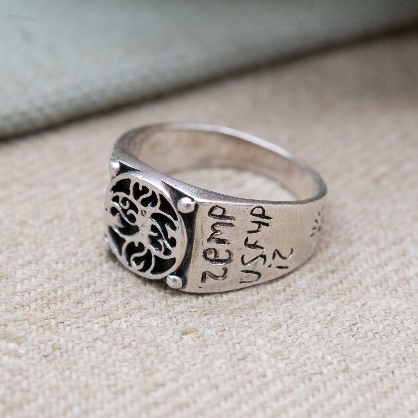 Vintage Sterling Silver Time Flies Sundial Signet Ring 1996 - Latin Engraving Roman Numerals | UK Size - T 1/2 | US Size - 9 3/4
