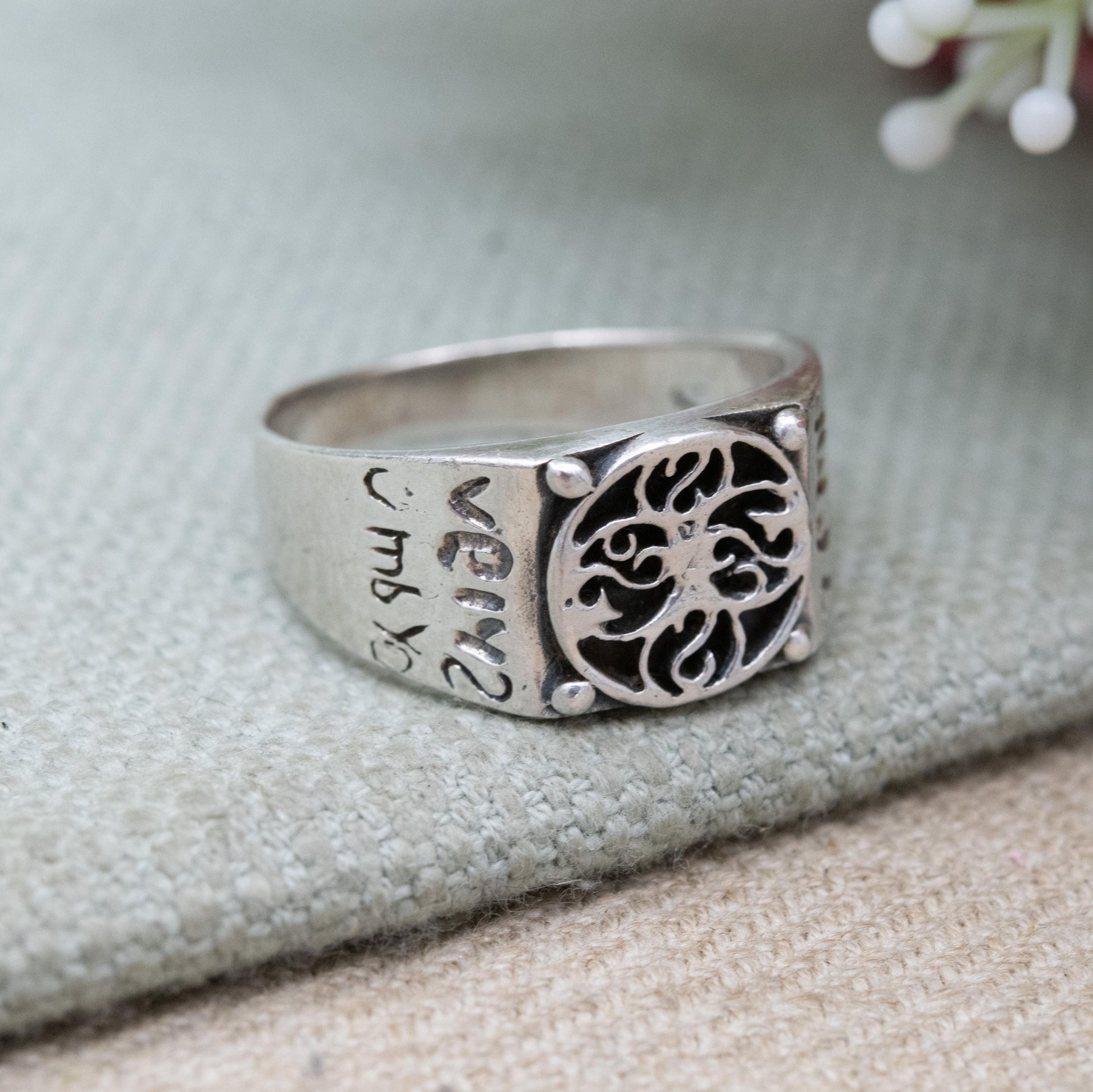 Vintage Sterling Silver Time Flies Sundial Signet Ring 1996 - Latin Engraving Roman Numerals | UK Size - T 1/2 | US Size - 9 3/4