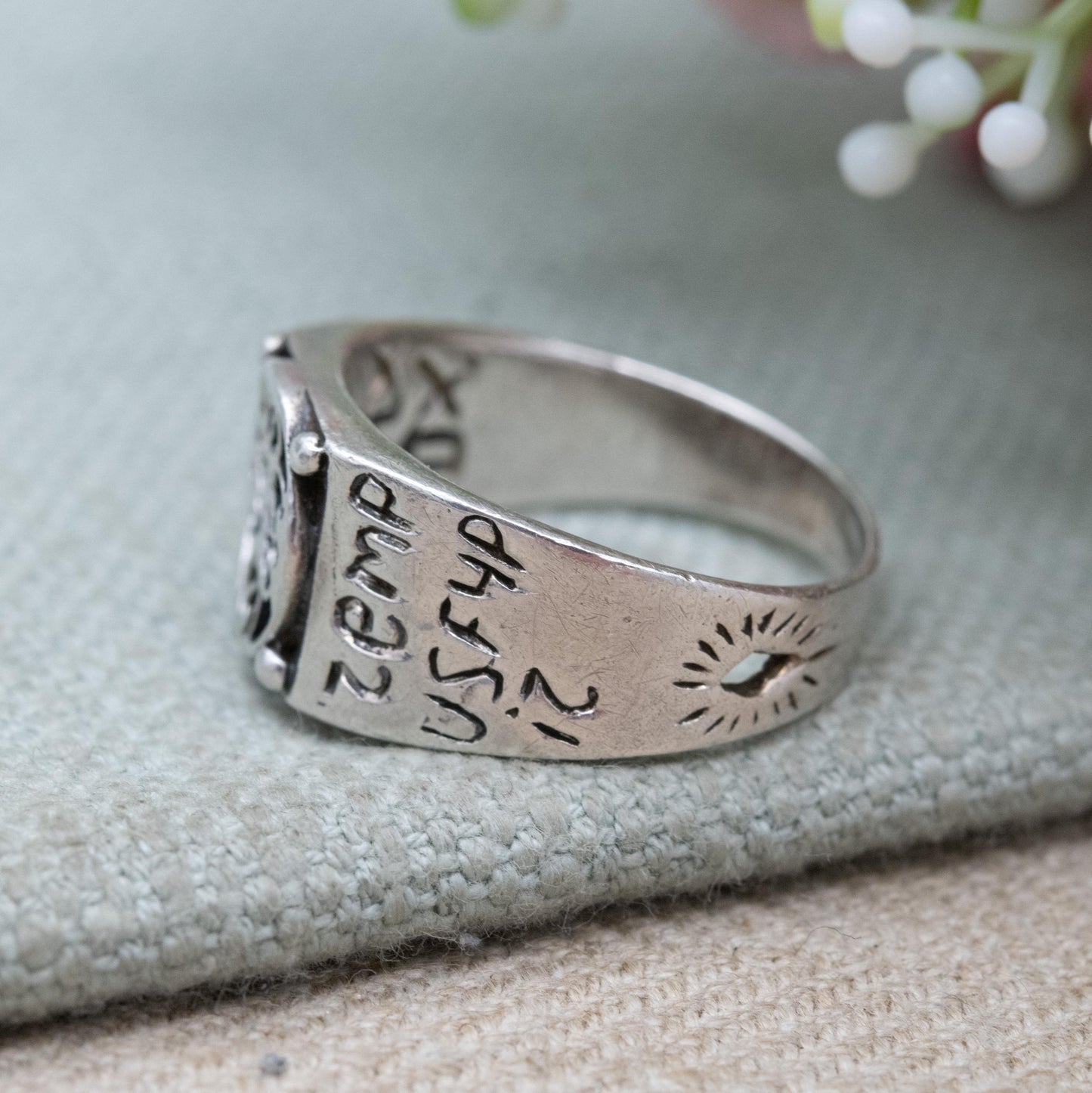 Vintage Sterling Silver Time Flies Sundial Signet Ring 1996 - Latin Engraving Roman Numerals | UK Size - T 1/2 | US Size - 9 3/4