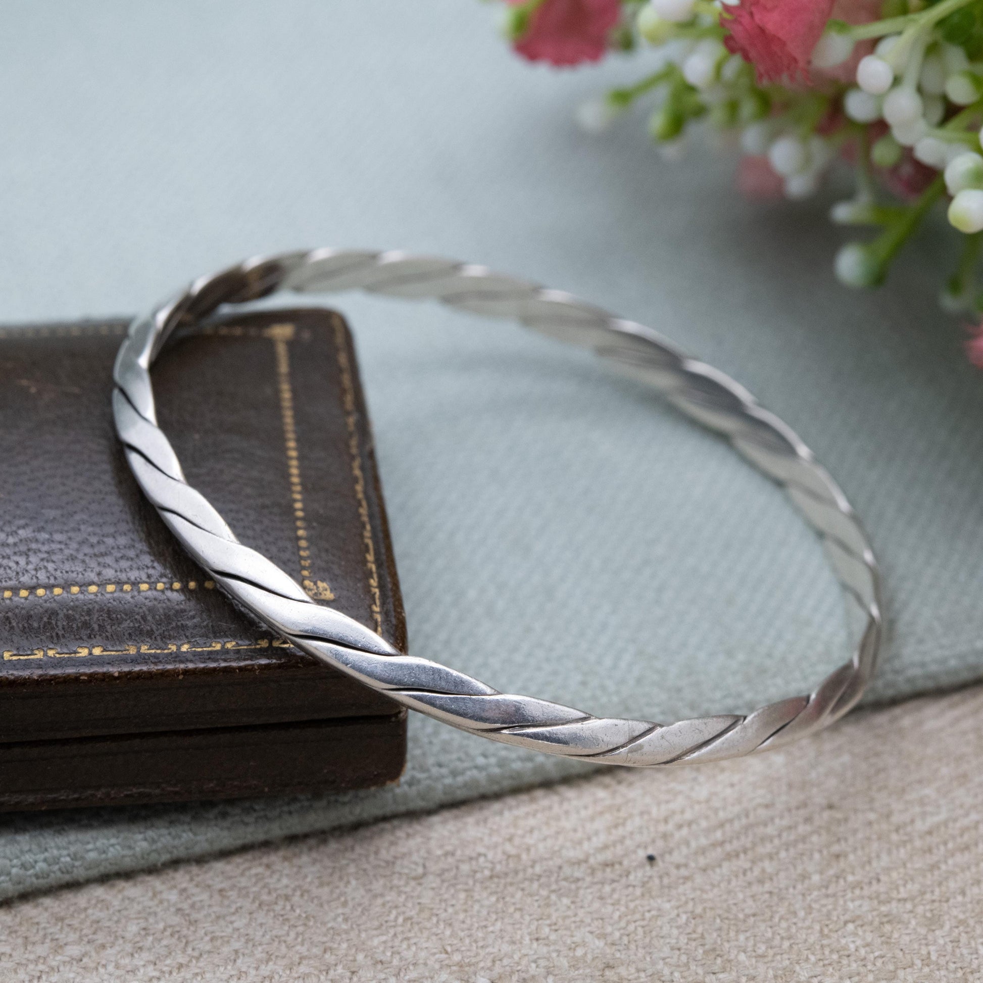 Vintage Tiffany Sterling Silver Twist Bangle 1998 T&Co - Minimal Knife Edge Design