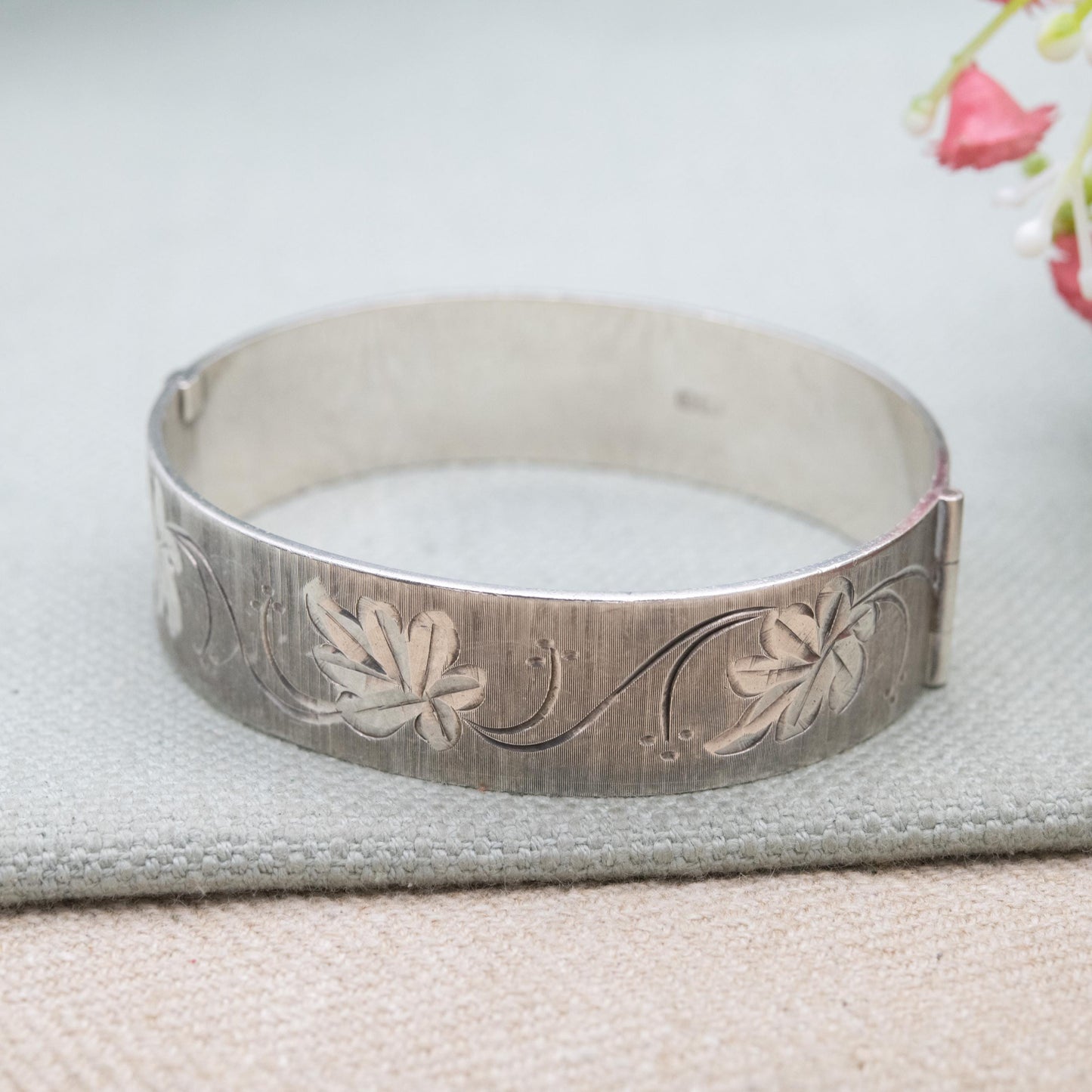 Vintage Sterling Silver Floral Engraved Bangle Bracelet 1977 - Chunky Victorian Aesthetic Natural Style