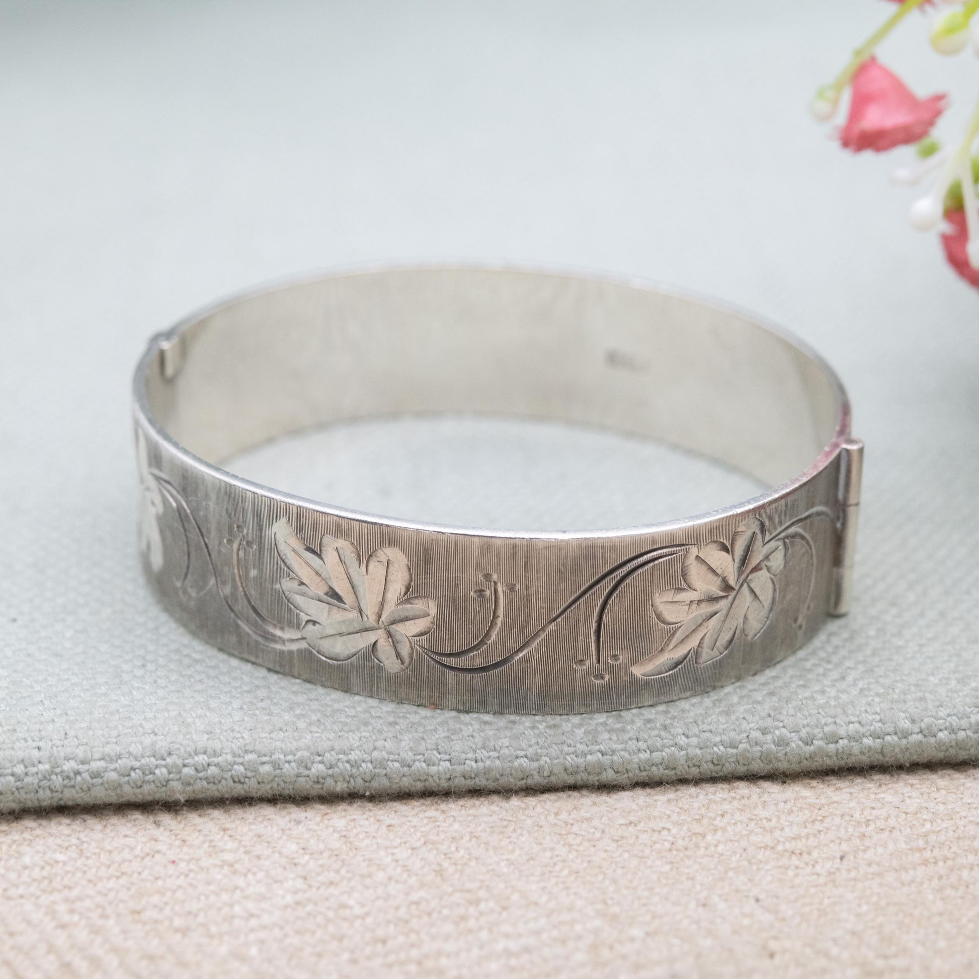 Vintage Sterling Silver Floral Engraved Bangle Bracelet 1977 - Chunky Victorian Aesthetic Natural Style