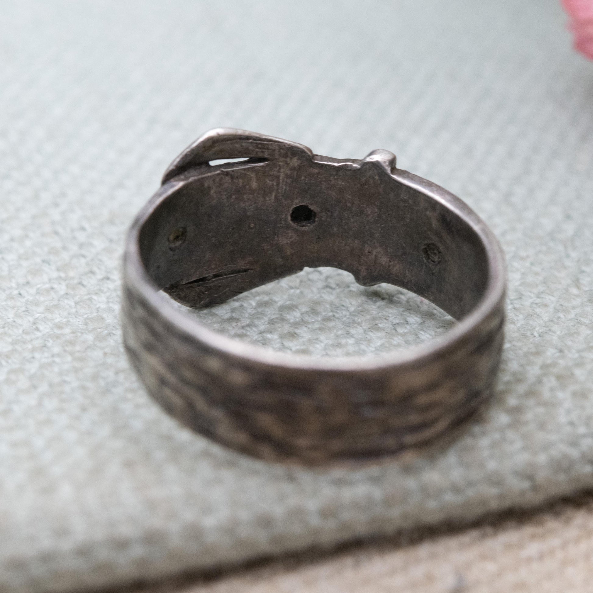 Vintage Sterling Silver Buckle Ring - Mid-Century Textured Unisex Large Belt Ring Chunky Pattern | UK Size - V | US Size - 10 1/2