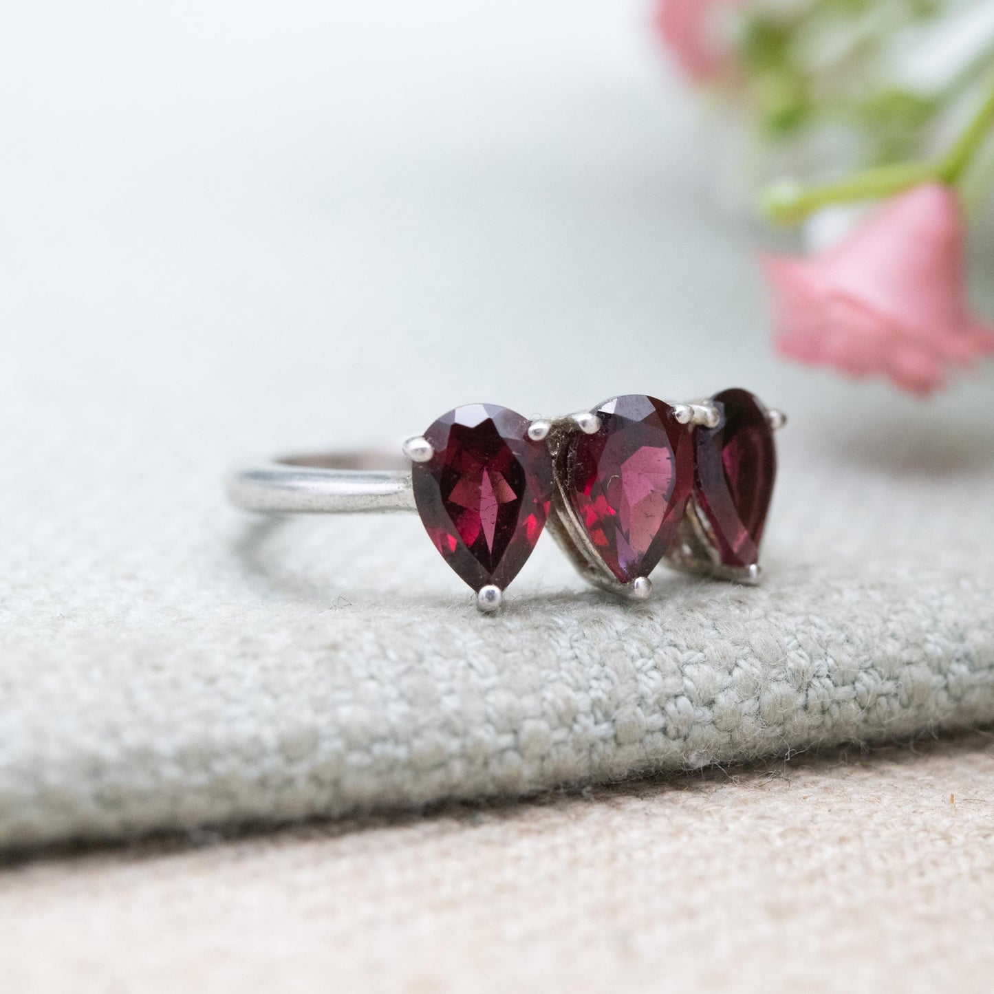 TGGC Sterling Silver Garnet Three Stone Ring - Pear Cut Mid-Century Statement Red Gemstone Cocktail Ring | UK Size - L 1/2 | US Size - 6