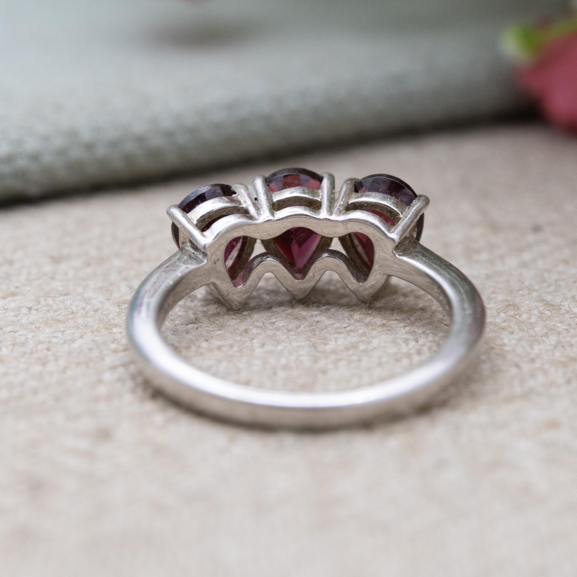TGGC Sterling Silver Garnet Three Stone Ring - Pear Cut Mid-Century Statement Red Gemstone Cocktail Ring | UK Size - L 1/2 | US Size - 6