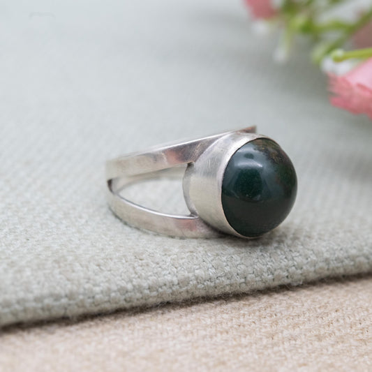 Vintage Silver Blood Stone Statement Ring 1972 - Chunky Cabochon Solitaire | UK Size - O | US Size - 7 1/4