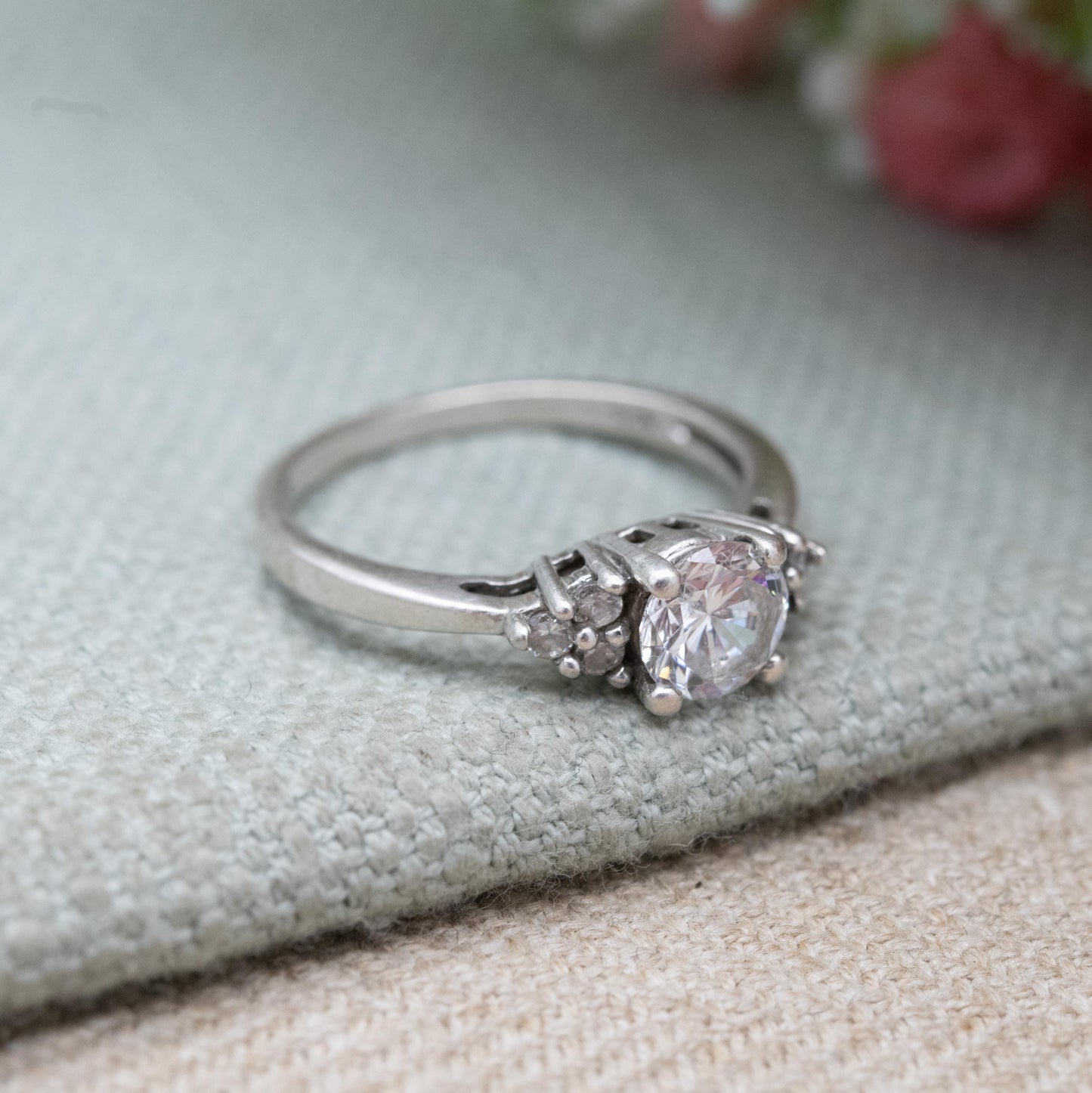 Sterling Silver CZ Solitaire Ring - Circular White Stone and Side Stones | UK Size - Q | US Size - 8