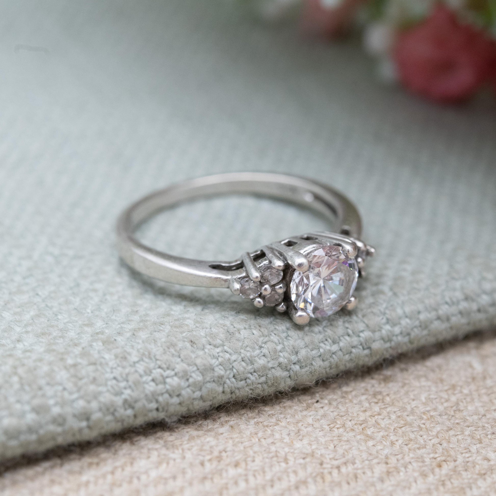 Sterling Silver CZ Solitaire Ring - Circular White Stone and Side Stones | UK Size - Q | US Size - 8