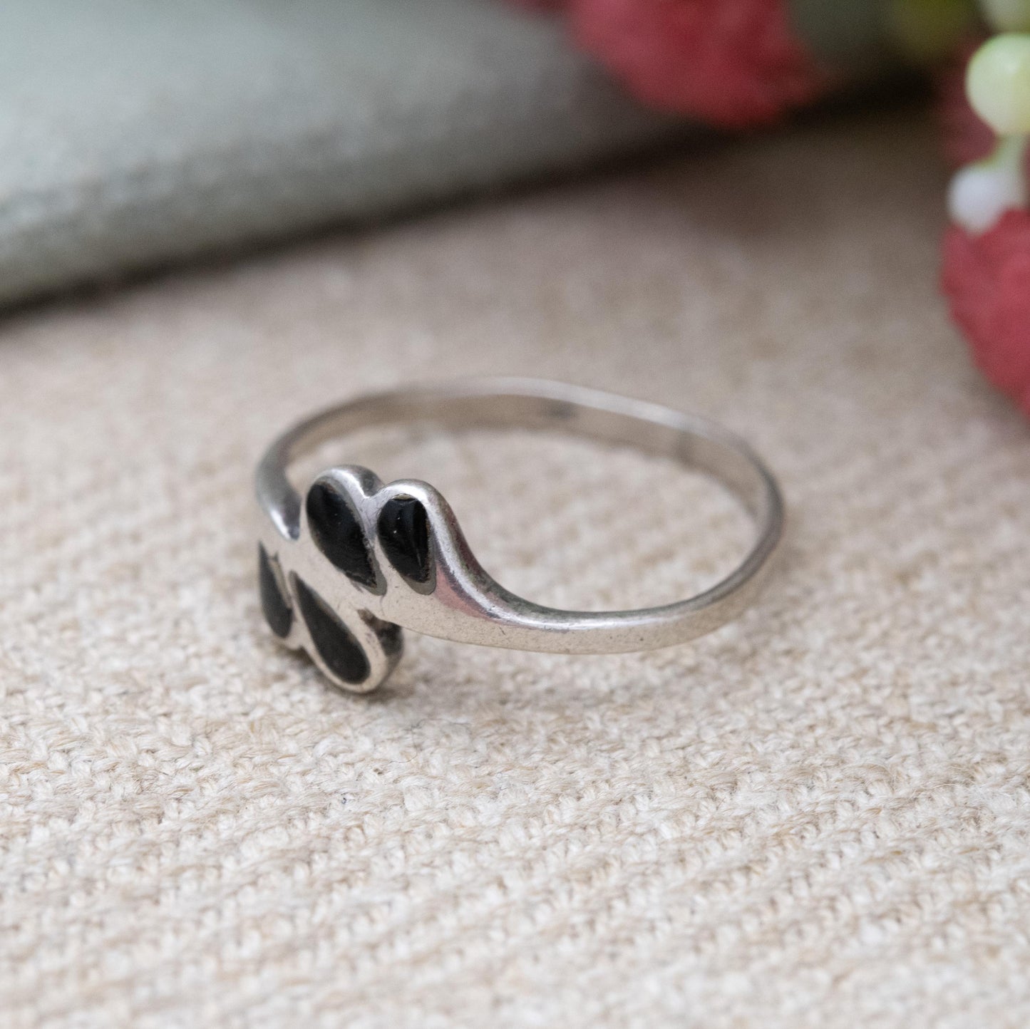 Vintage Sterling Silver Black Onyx Ring with Bypass Swirl Design - Modernist Black Gemstone Unisex Jewellery | UK Size - L 1/2 | US Size - 6