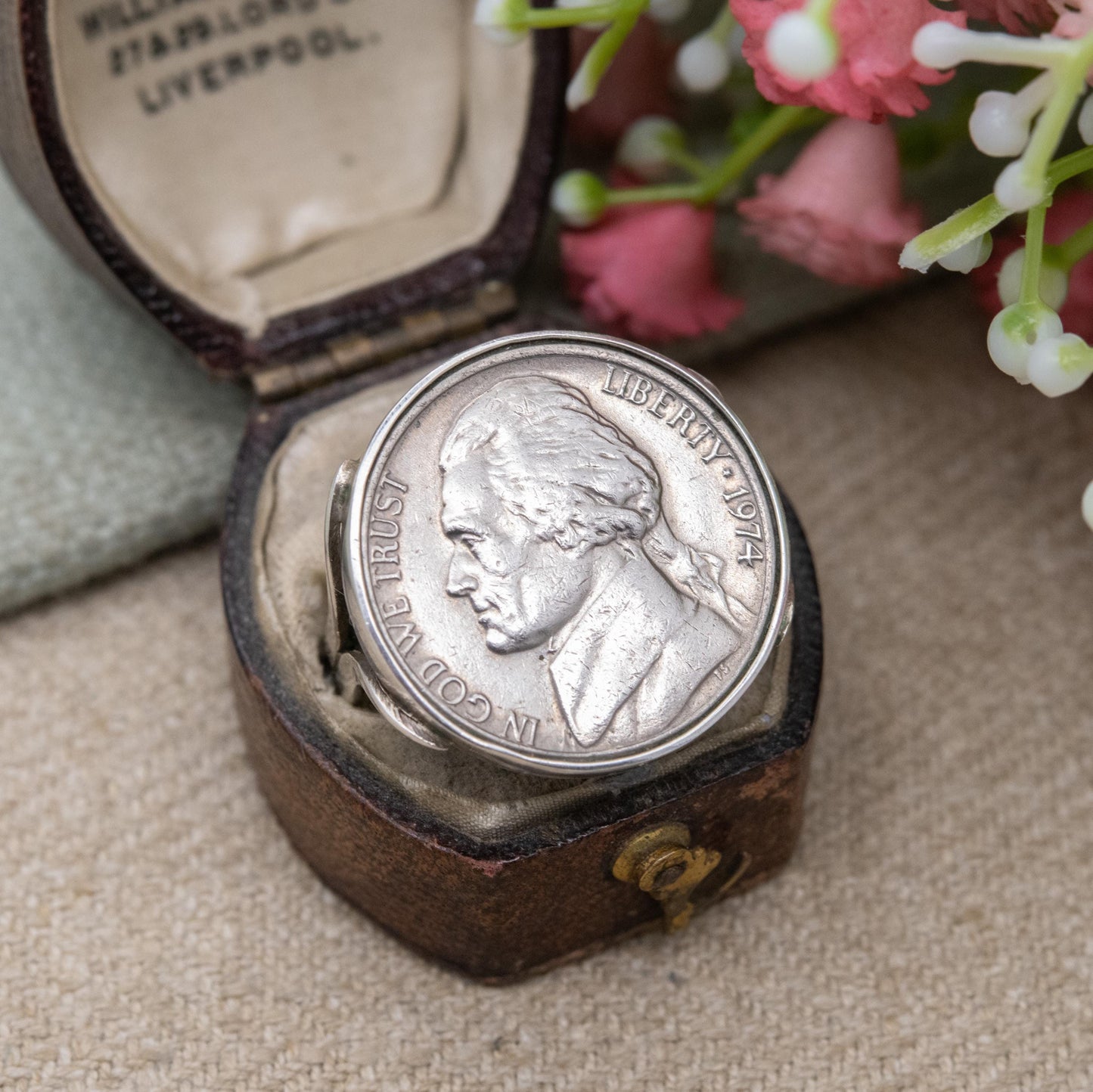 Vintage 1974 Nickel Coin Ring in Sterling Silver Mount - Thomas Jefferson 5 Cents Mid-Century USA Coin Jewellery | UK Size - Q | US Size - 8