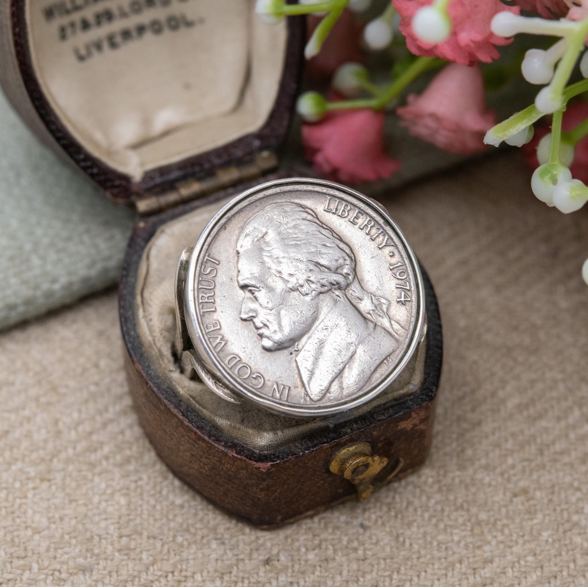 Vintage 1974 Nickel Coin Ring in Sterling Silver Mount - Thomas Jefferson 5 Cents Mid-Century USA Coin Jewellery | UK Size - Q | US Size - 8