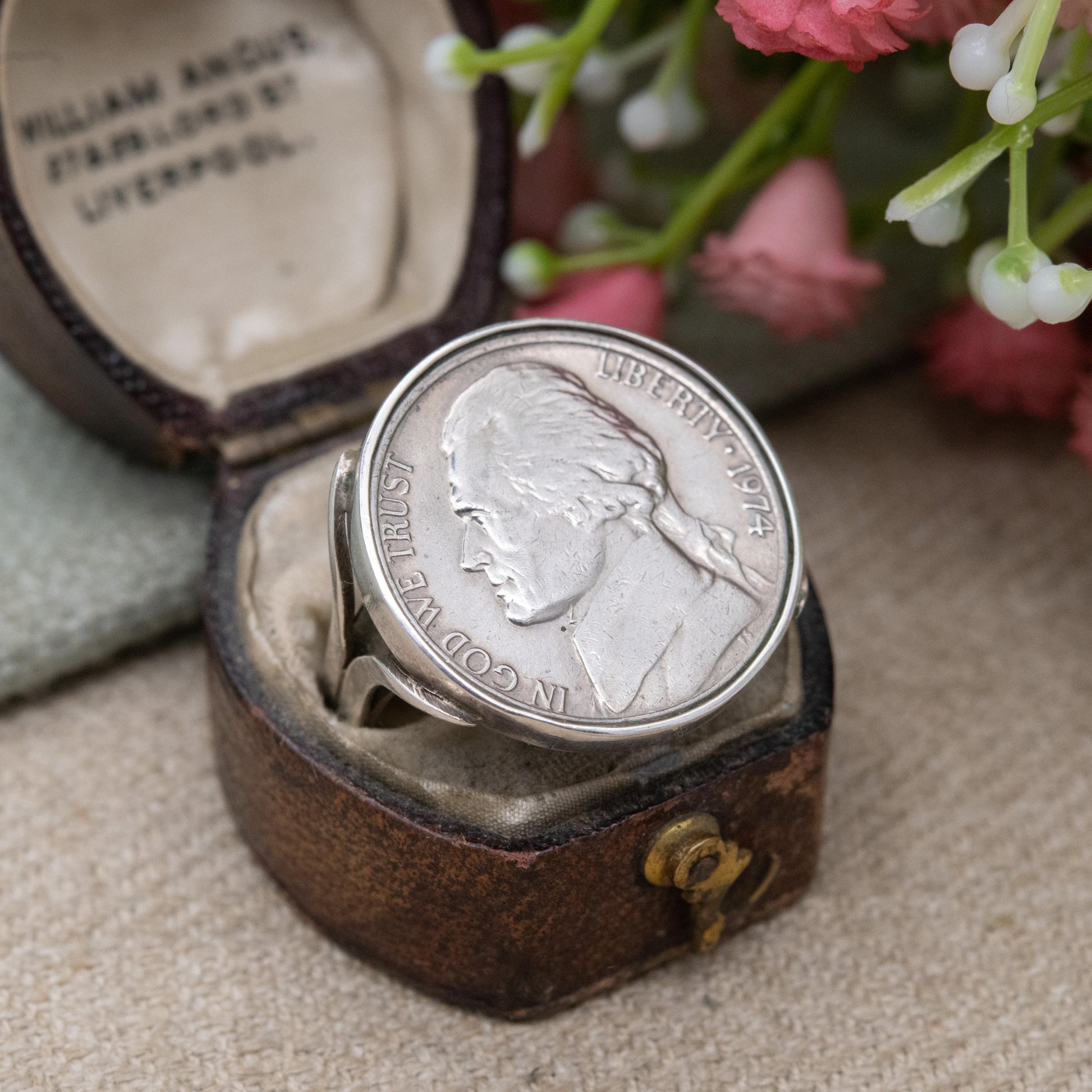 Vintage 1974 Nickel Coin Ring in Sterling Silver Mount - Thomas Jefferson 5 Cents Mid-Century USA Coin Jewellery | UK Size - Q | US Size - 8