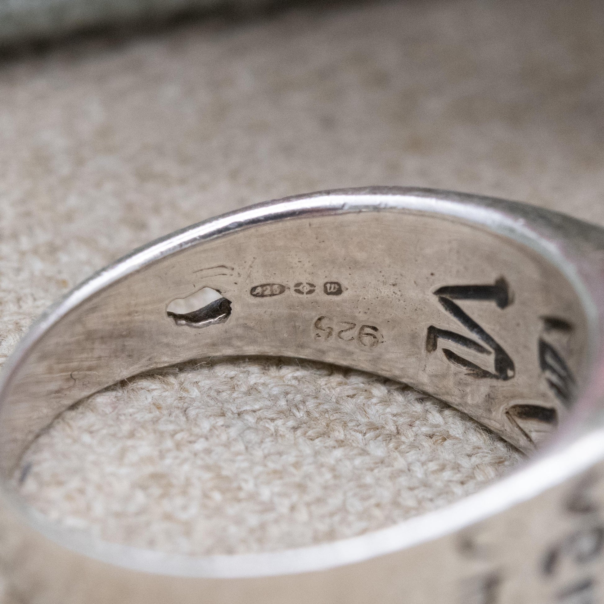 Vintage Sterling Silver Time Flies Sundial Signet Ring 1996 - Latin Engraving Roman Numerals | UK Size - T 1/2 | US Size - 9 3/4