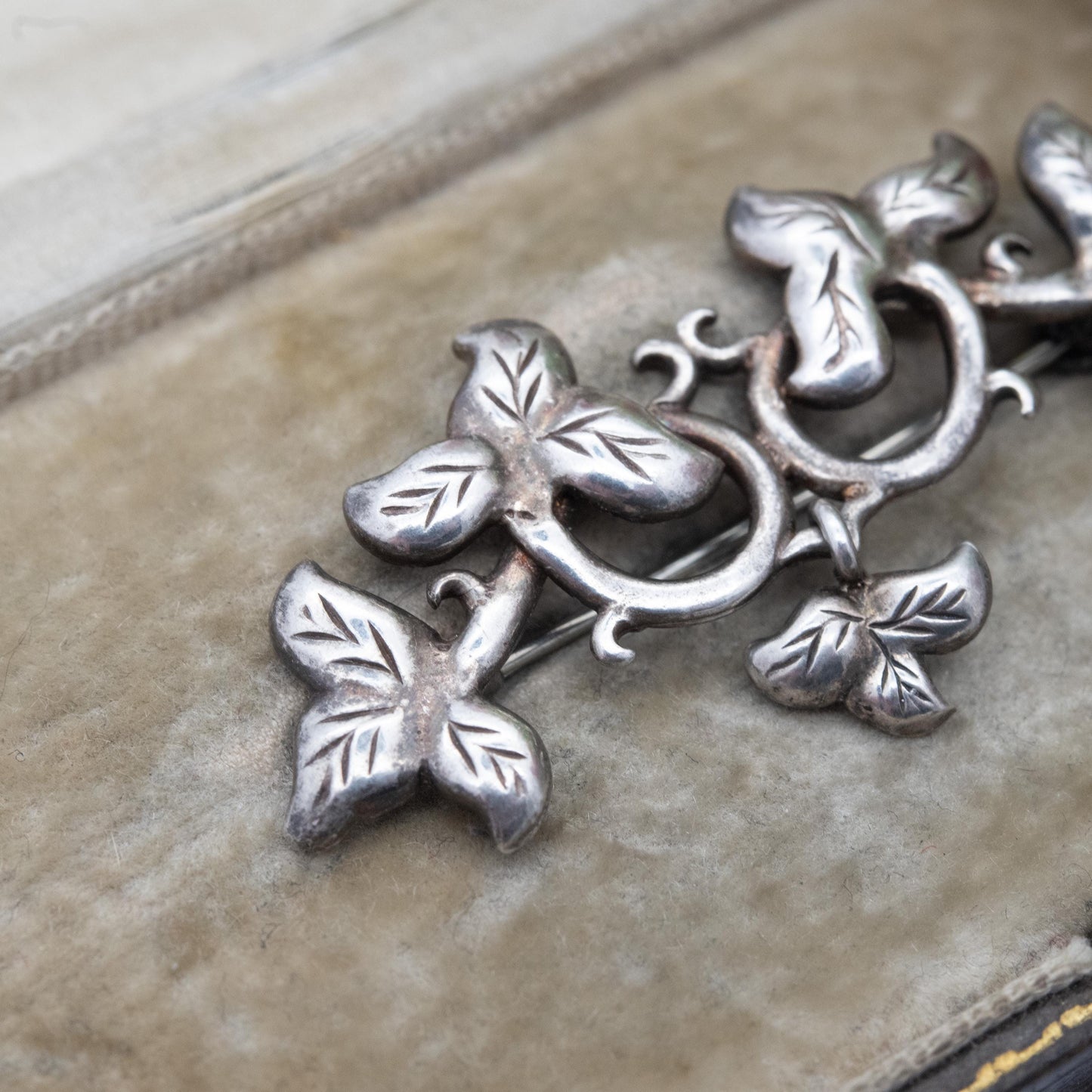 Vintage Sterling Silver Floral Ivy Leaf Brooch - Leaf Drop Pin | Pretty Gift for Her