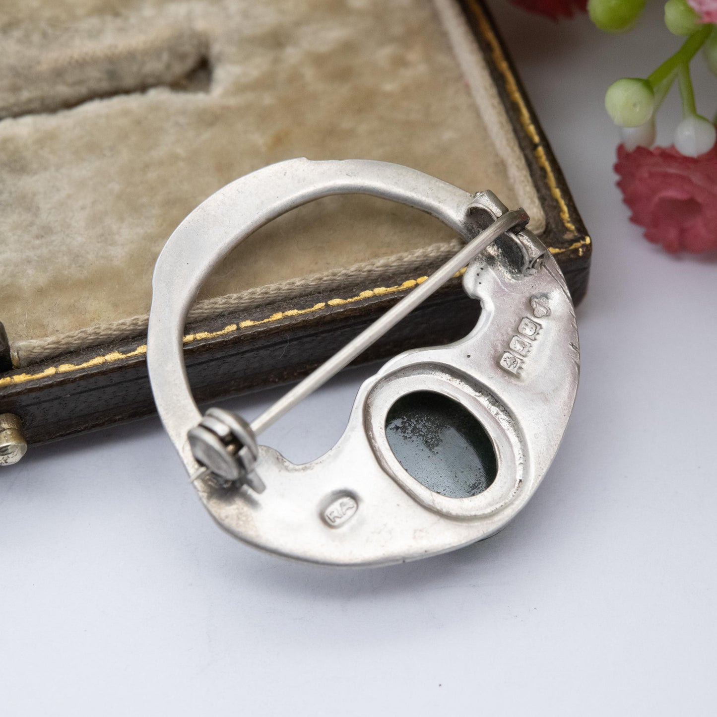 Vintage Scottish Sterling Silver Green Cabochon Stone Brooch - Celtic Jewellery | RA | Gift