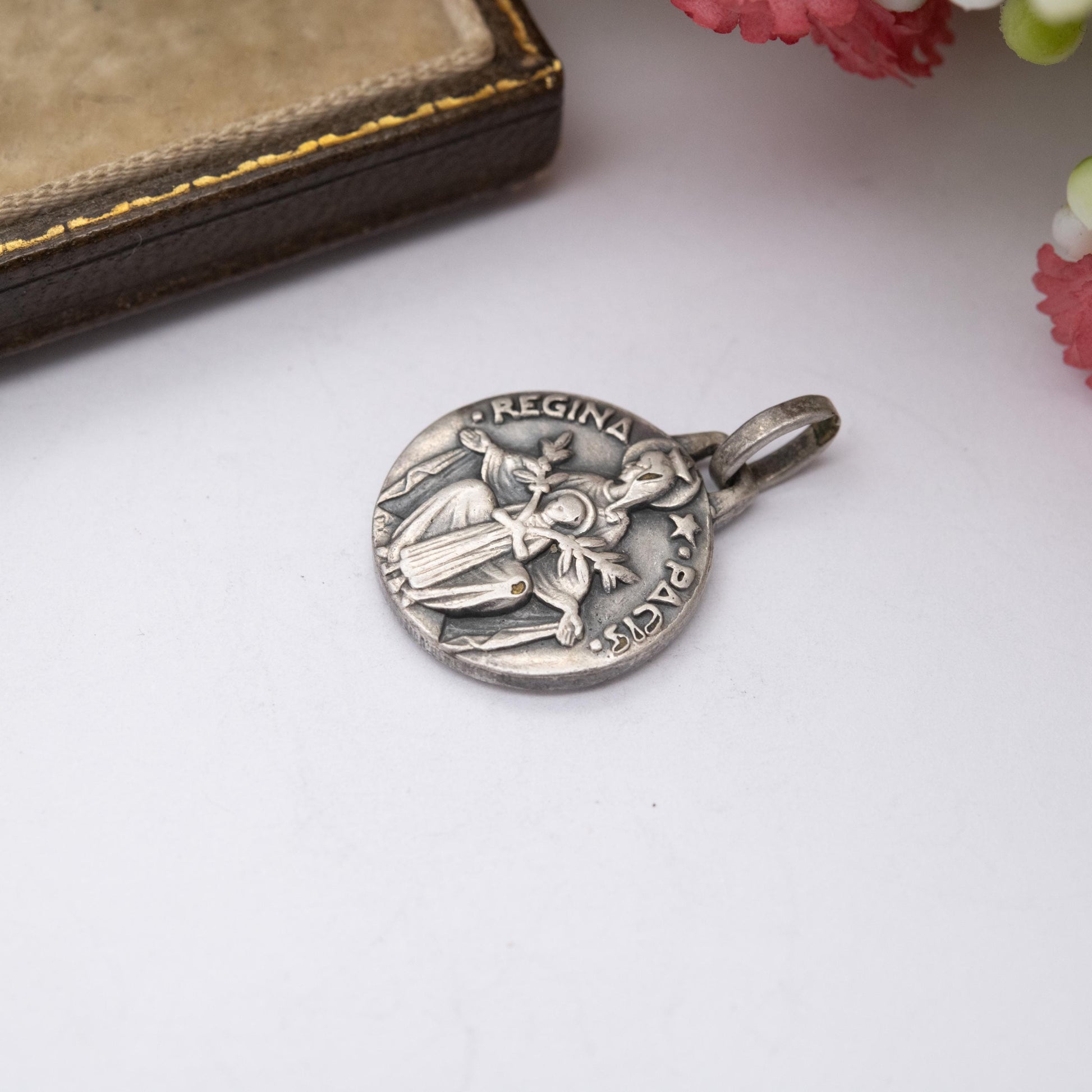 Vintage Noah's Arc Regina Pacis Our Lady of Peace Pendant Charm - Religious Jewellery Catholic Medal