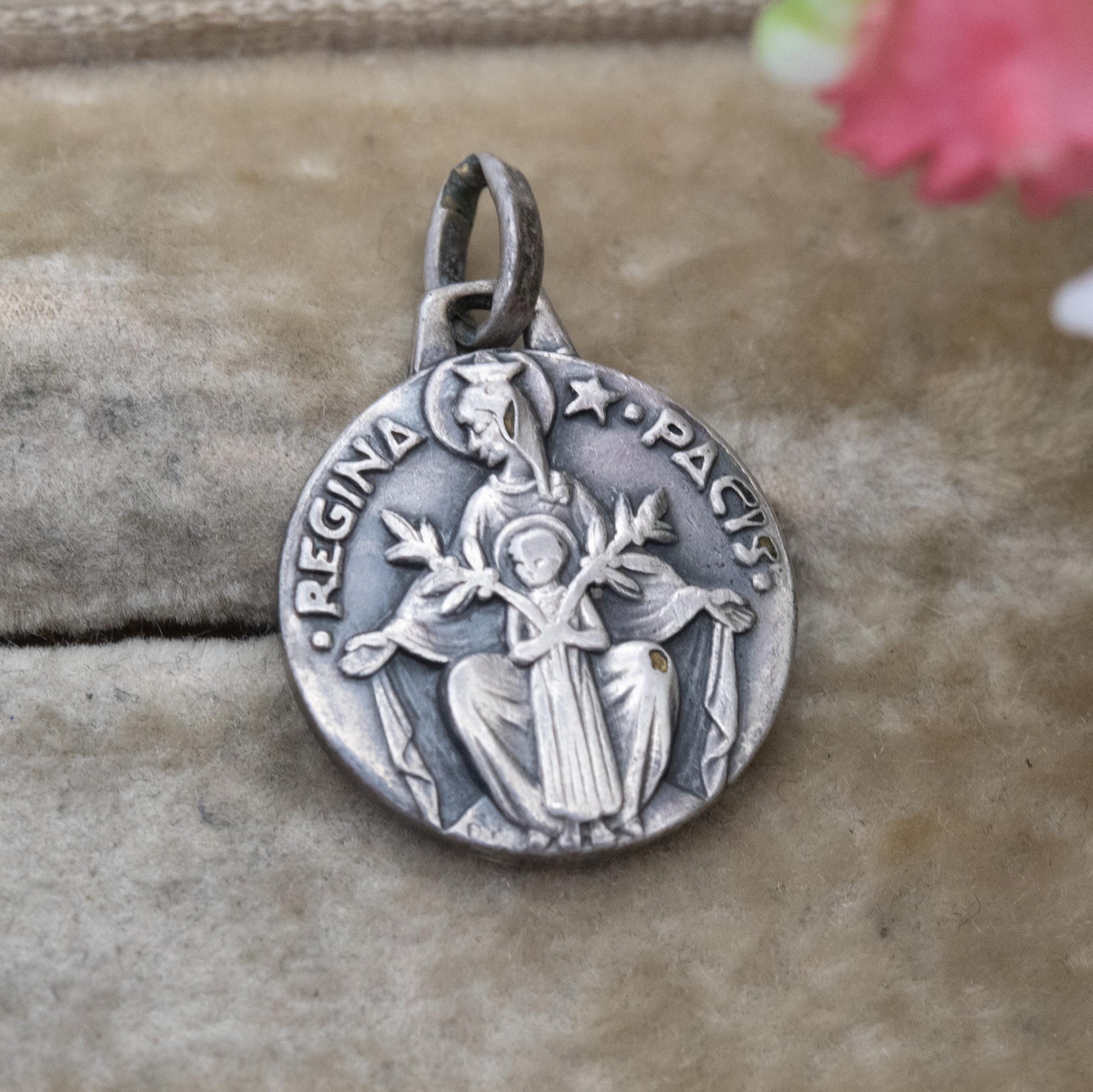 Vintage Noah's Arc Regina Pacis Our Lady of Peace Pendant Charm - Religious Jewellery Catholic Medal