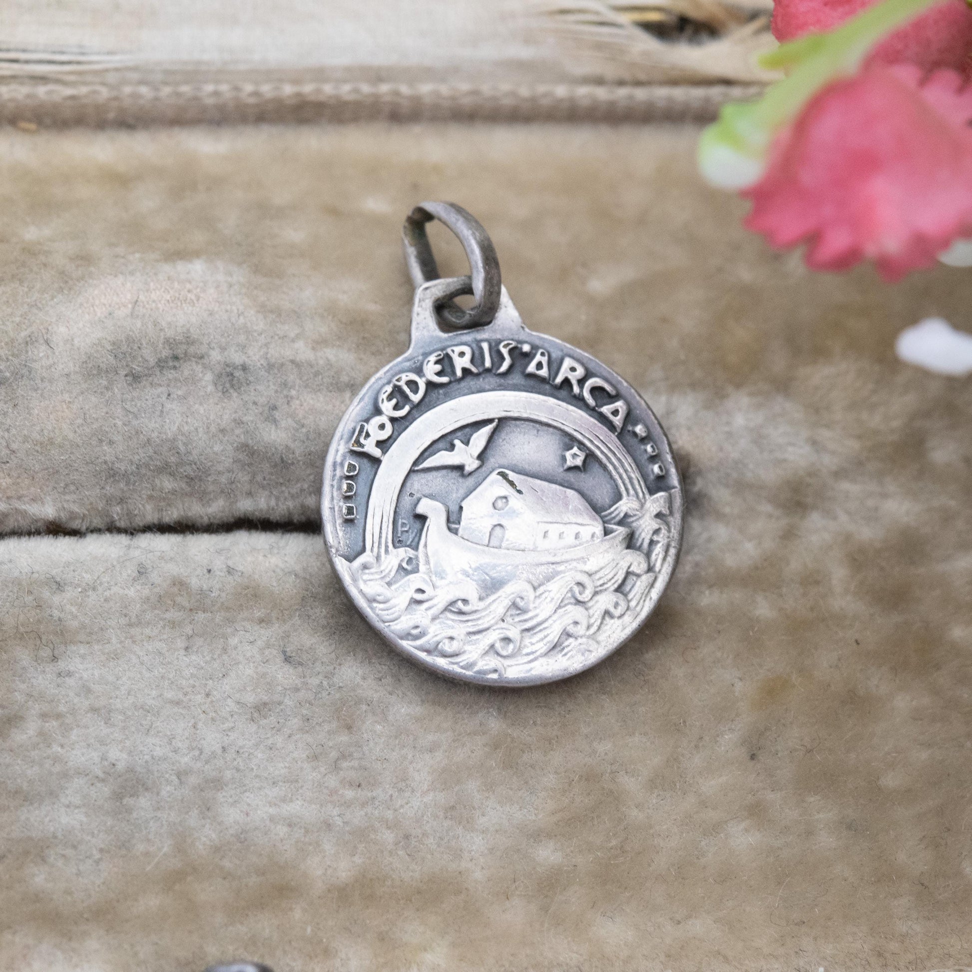 Vintage Noah's Arc Regina Pacis Our Lady of Peace Pendant Charm - Religious Jewellery Catholic Medal