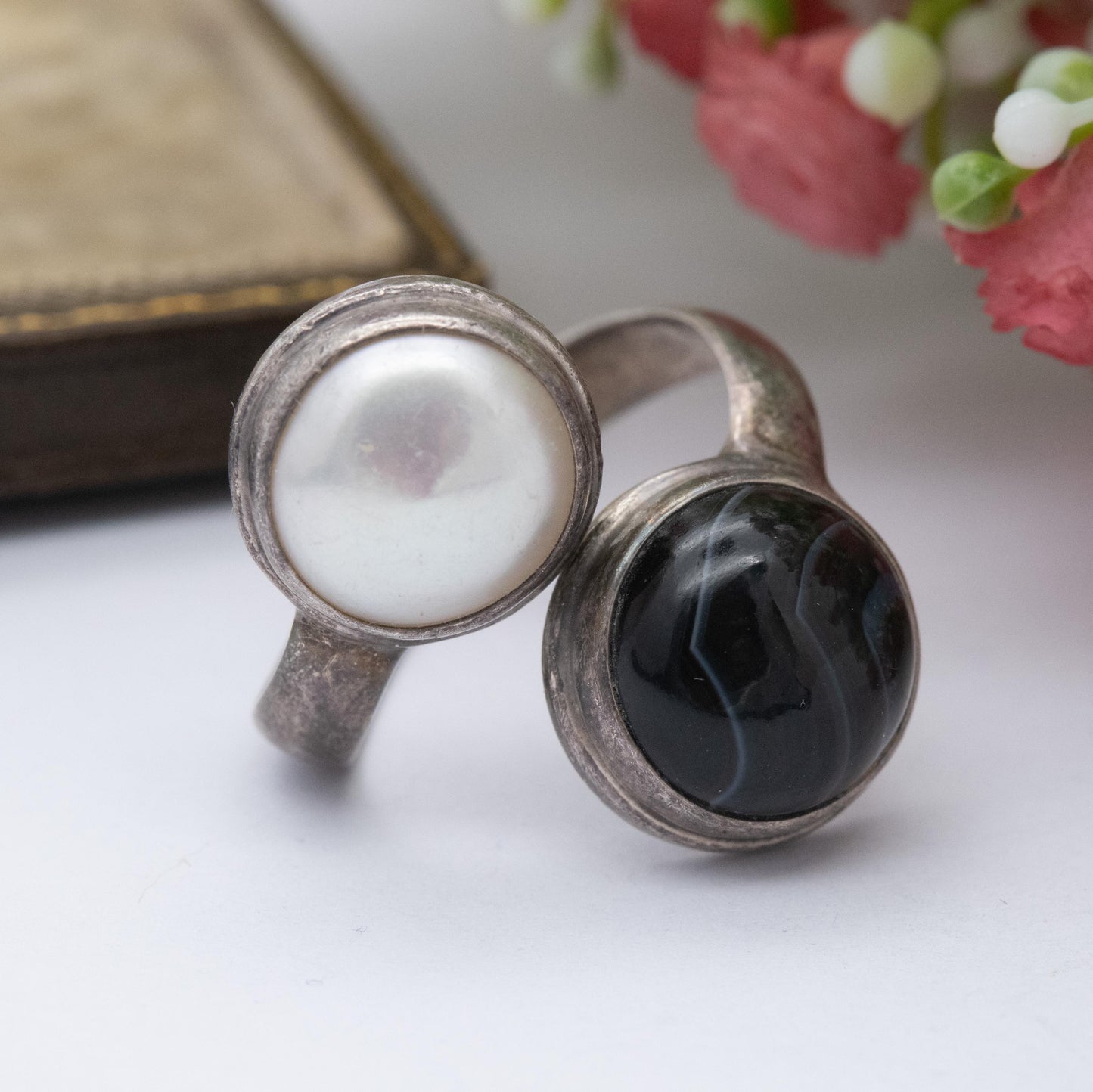 Vintage Sterling Silver Pearl and Banded Agate Bypass Ring - Chunky Statement Gemstone Jewellery | UK Size - P | US Size - 7 3/4