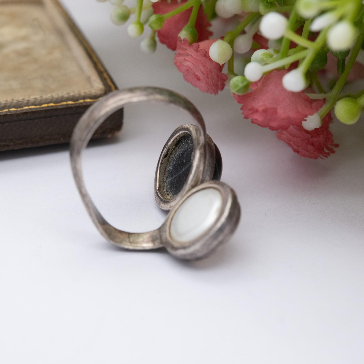 Vintage Sterling Silver Pearl and Banded Agate Bypass Ring - Chunky Statement Gemstone Jewellery | UK Size - P | US Size - 7 3/4