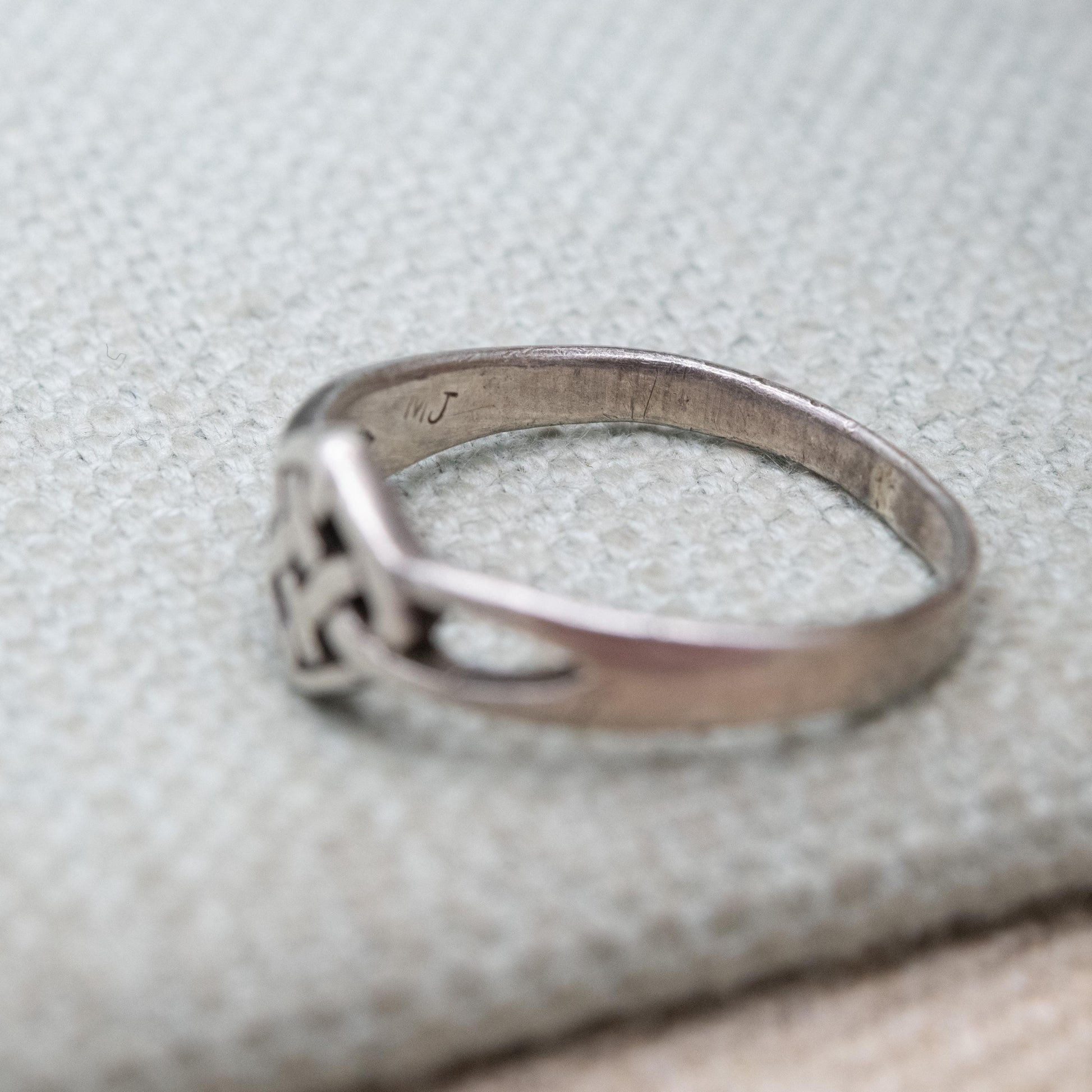 Vintage Sterling Silver Celtic Knot Ring - Understated Everyday Silver Jewellery | Unisex Twisted Design | UK Size - P | US Size - 7 3/4