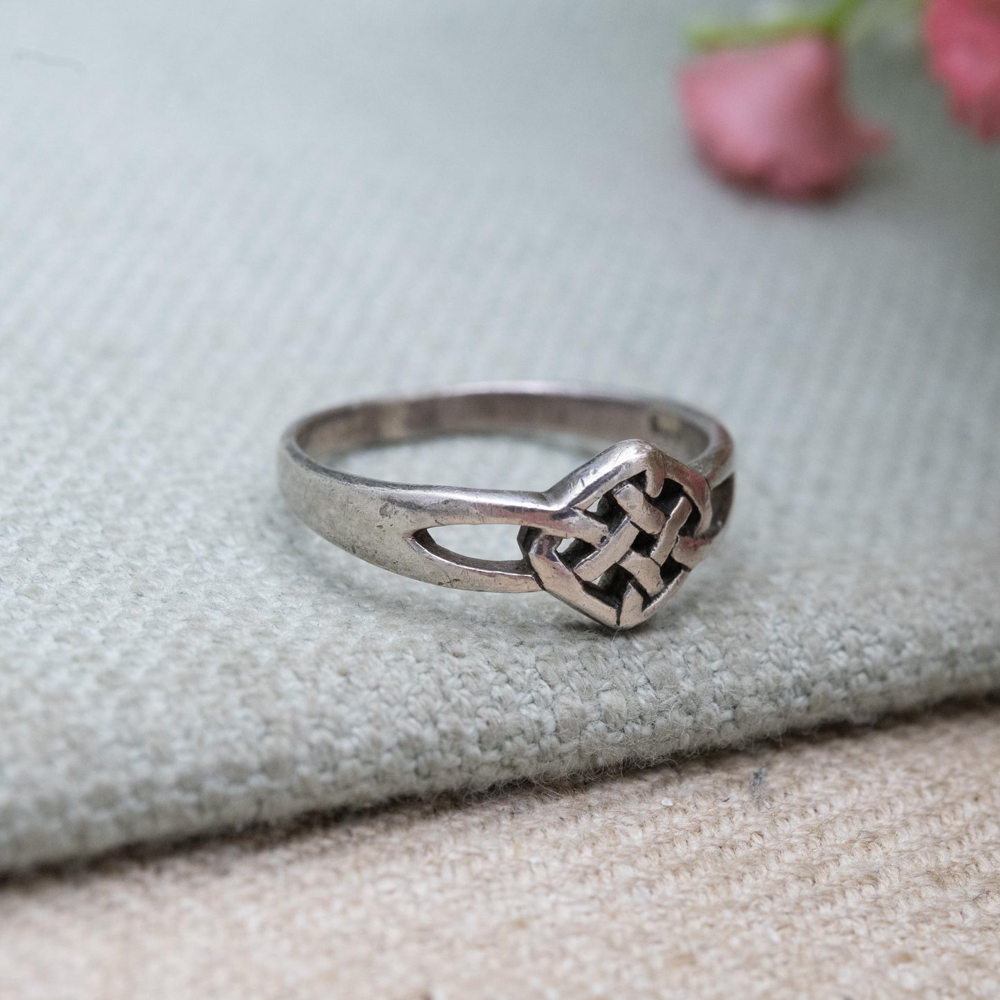 Vintage Sterling Silver Celtic Knot Ring - Understated Everyday Silver Jewellery | Unisex Twisted Design | UK Size - P | US Size - 7 3/4