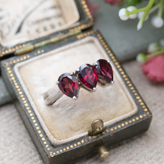 TGGC Sterling Silver Garnet Three Stone Ring - Pear Cut Mid-Century Statement Red Gemstone Cocktail Ring | UK Size - L 1/2 | US Size - 6
