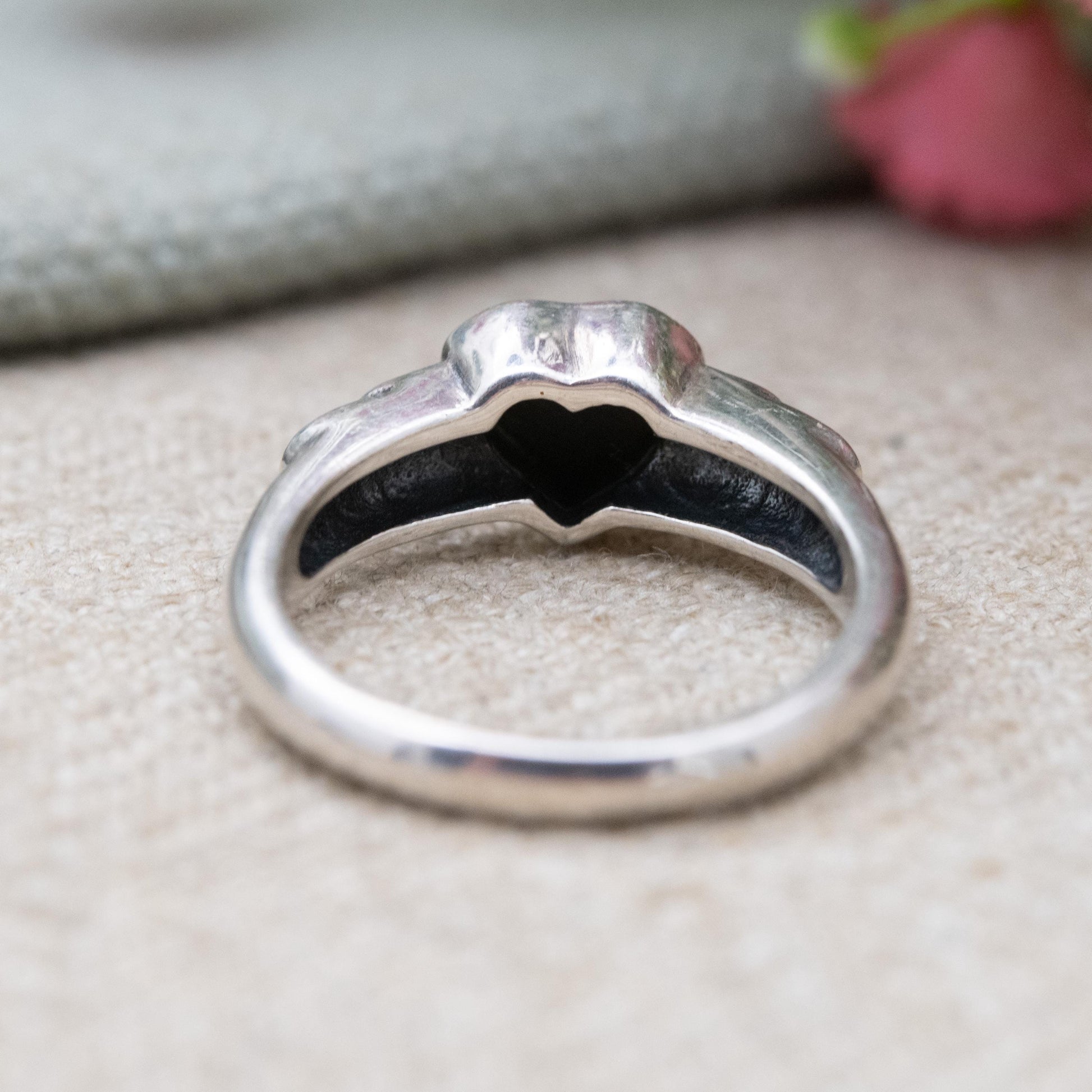 Vintage Sterling Silver Onyx Love Heart Ring with Marcasite Shoulders - Romantic Gift for Her | UK Size - L | US Size - 5 3/4
