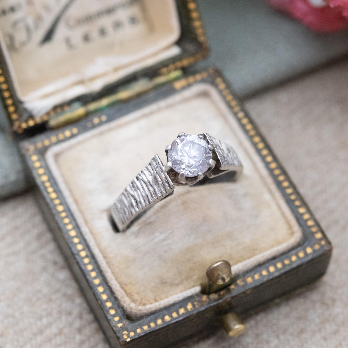 Sterling Silver Clear Stone Solitaire Ring - Circular White Stone and Bark Detailing | UK Size - L | US Size - 5 3/4