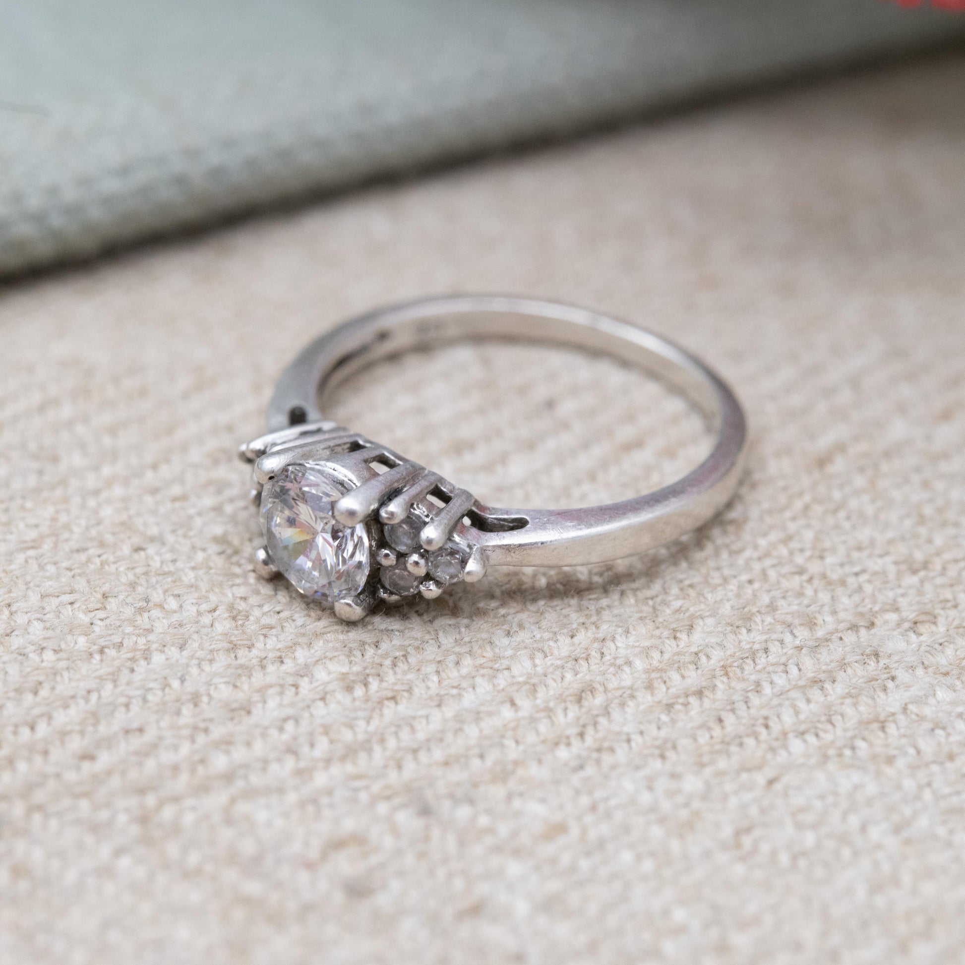 Sterling Silver CZ Solitaire Ring - Circular White Stone and Side Stones | UK Size - Q | US Size - 8