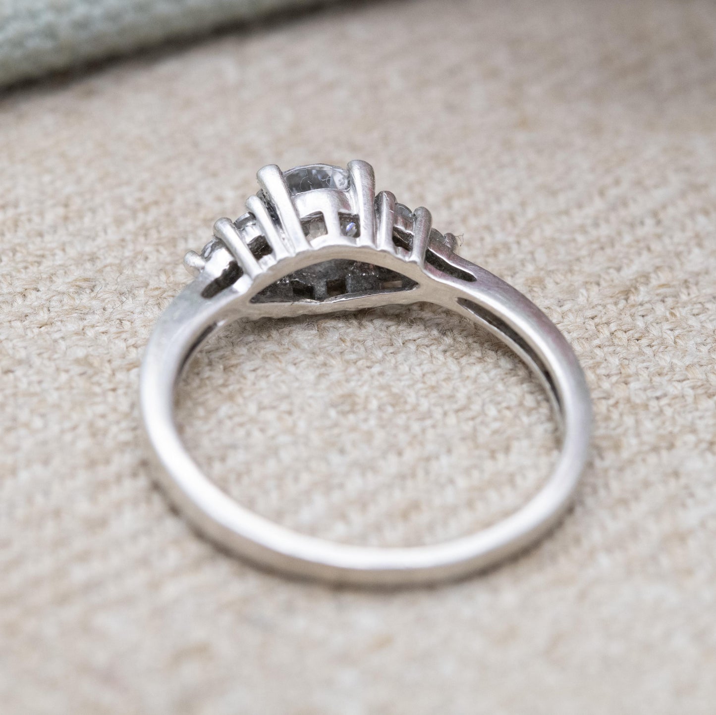 Sterling Silver CZ Solitaire Ring - Circular White Stone and Side Stones | UK Size - Q | US Size - 8