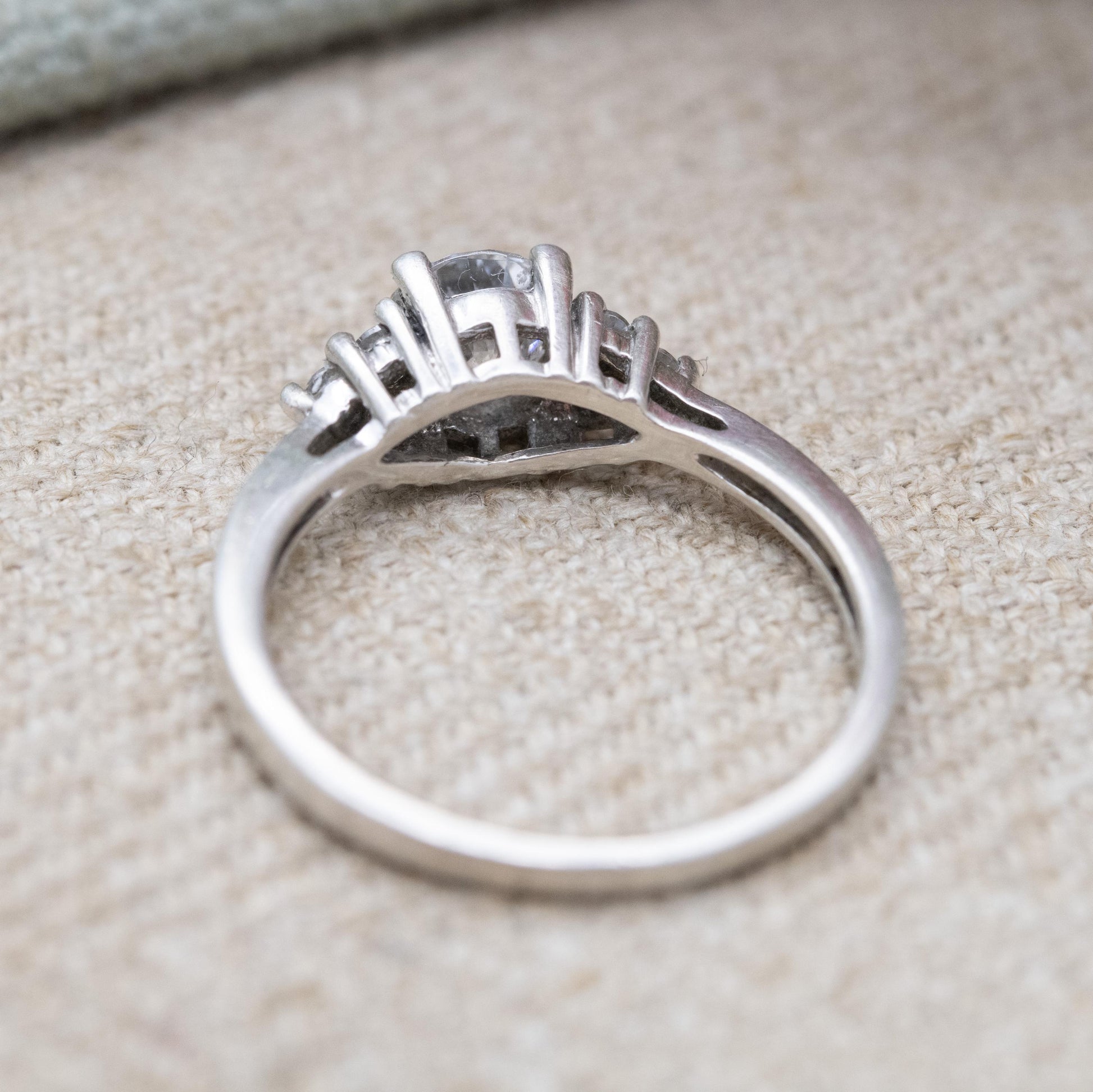 Sterling Silver CZ Solitaire Ring - Circular White Stone and Side Stones | UK Size - Q | US Size - 8