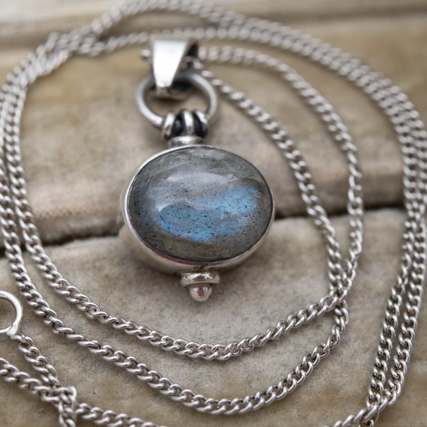 Vintage Sterling Silver Labradorite Pendant Necklace - Curb Link Chain | Gift for Her