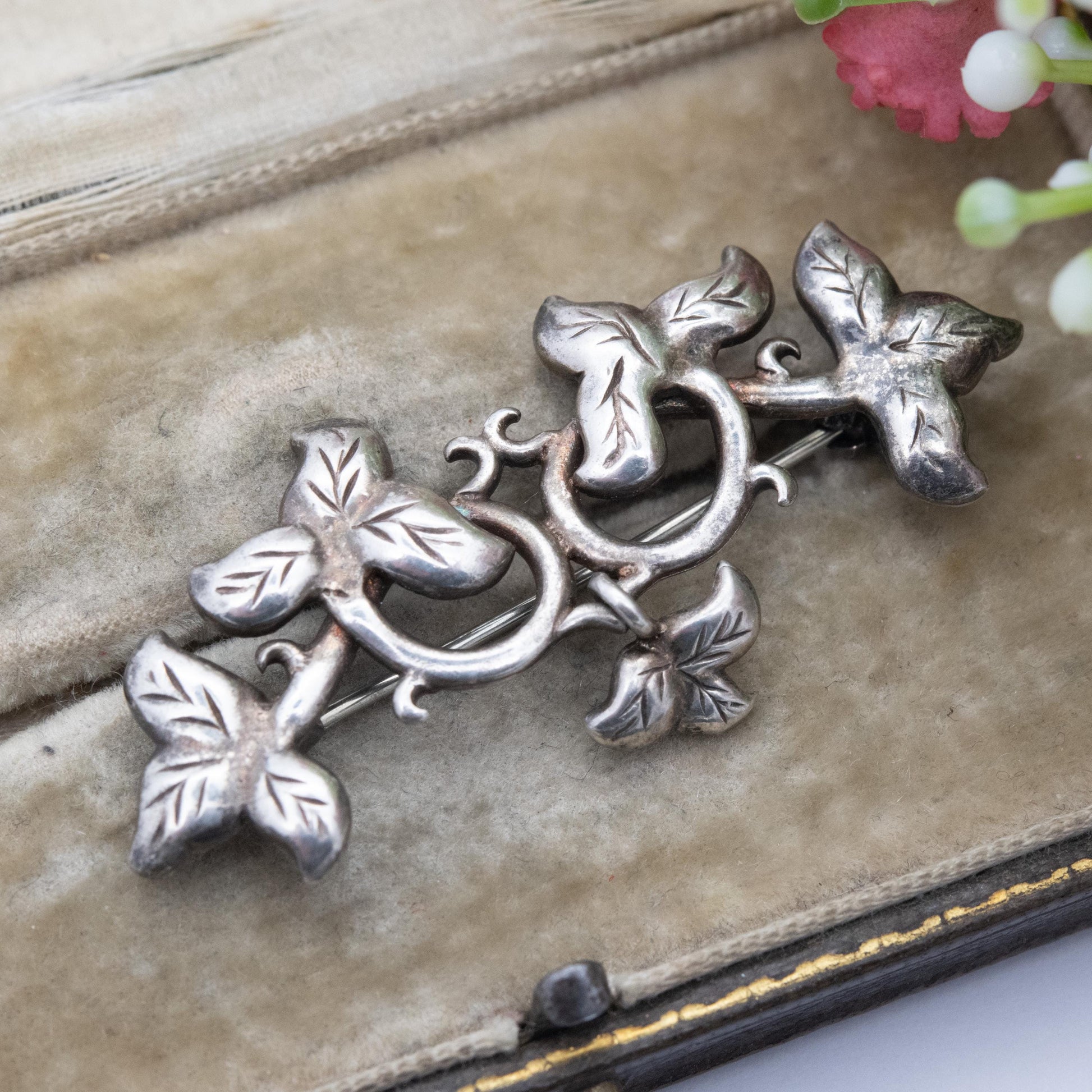 Vintage Sterling Silver Floral Ivy Leaf Brooch - Leaf Drop Pin | Pretty Gift for Her