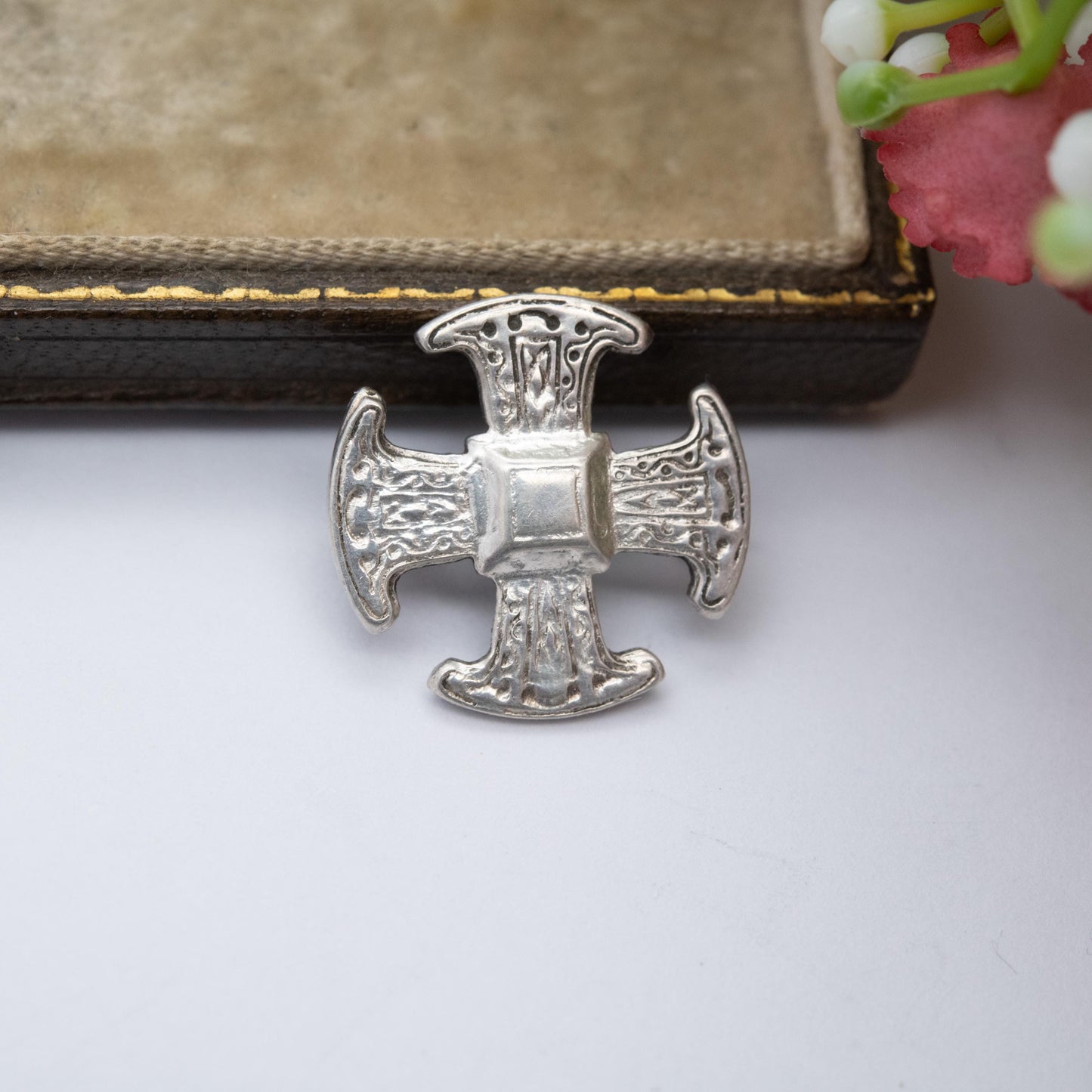 Vintage Sterling Silver Celtic Rounded Cross Brooch - Scottish Celtic Cross Jewellery | Unisex Gift