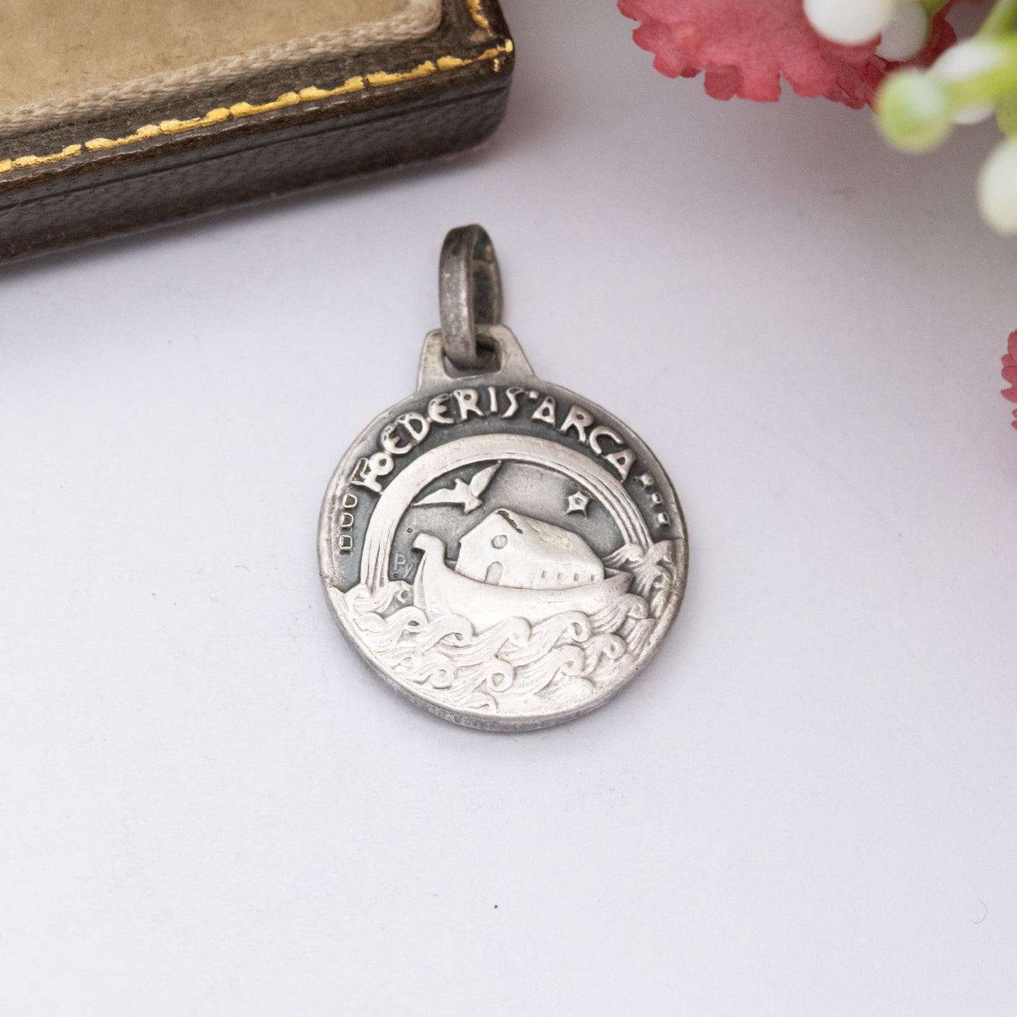 Vintage Noah's Arc Regina Pacis Our Lady of Peace Pendant Charm - Religious Jewellery Catholic Medal