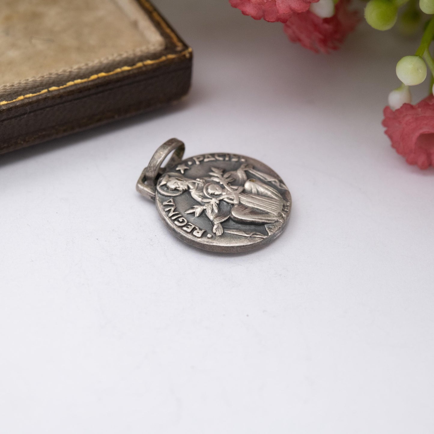 Vintage Noah's Arc Regina Pacis Our Lady of Peace Pendant Charm - Religious Jewellery Catholic Medal