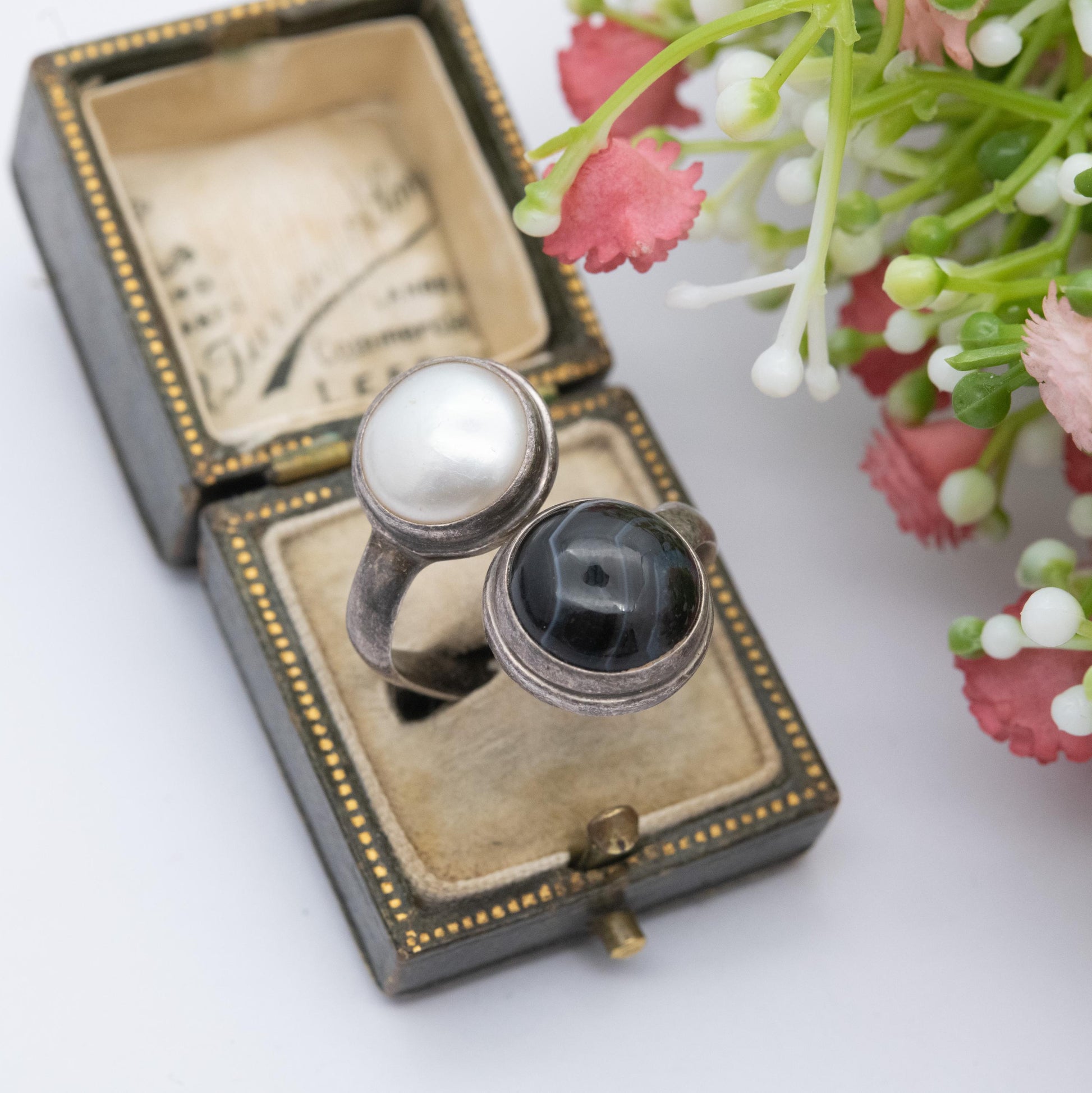 Vintage Sterling Silver Pearl and Banded Agate Bypass Ring - Chunky Statement Gemstone Jewellery | UK Size - P | US Size - 7 3/4