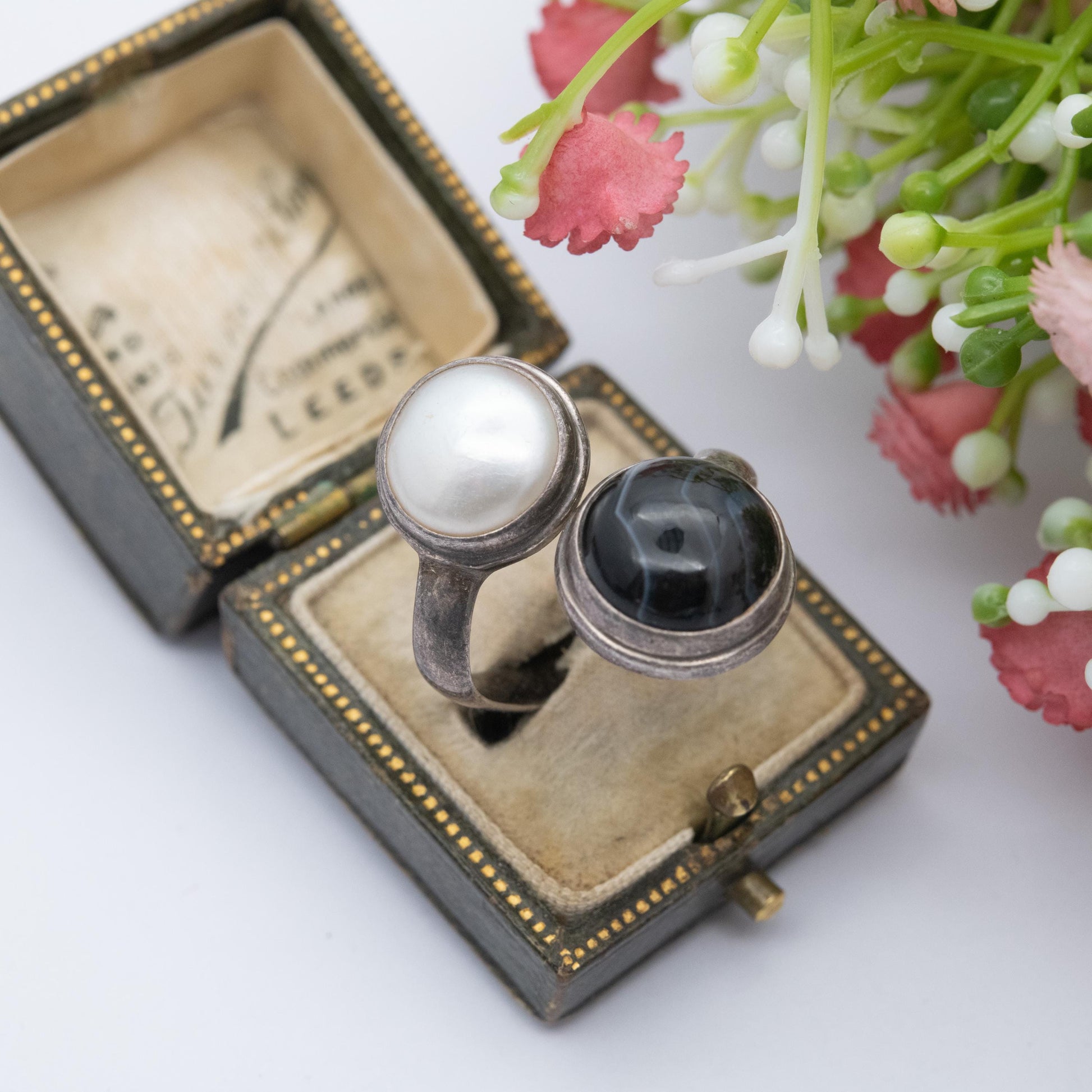 Vintage Sterling Silver Pearl and Banded Agate Bypass Ring - Chunky Statement Gemstone Jewellery | UK Size - P | US Size - 7 3/4