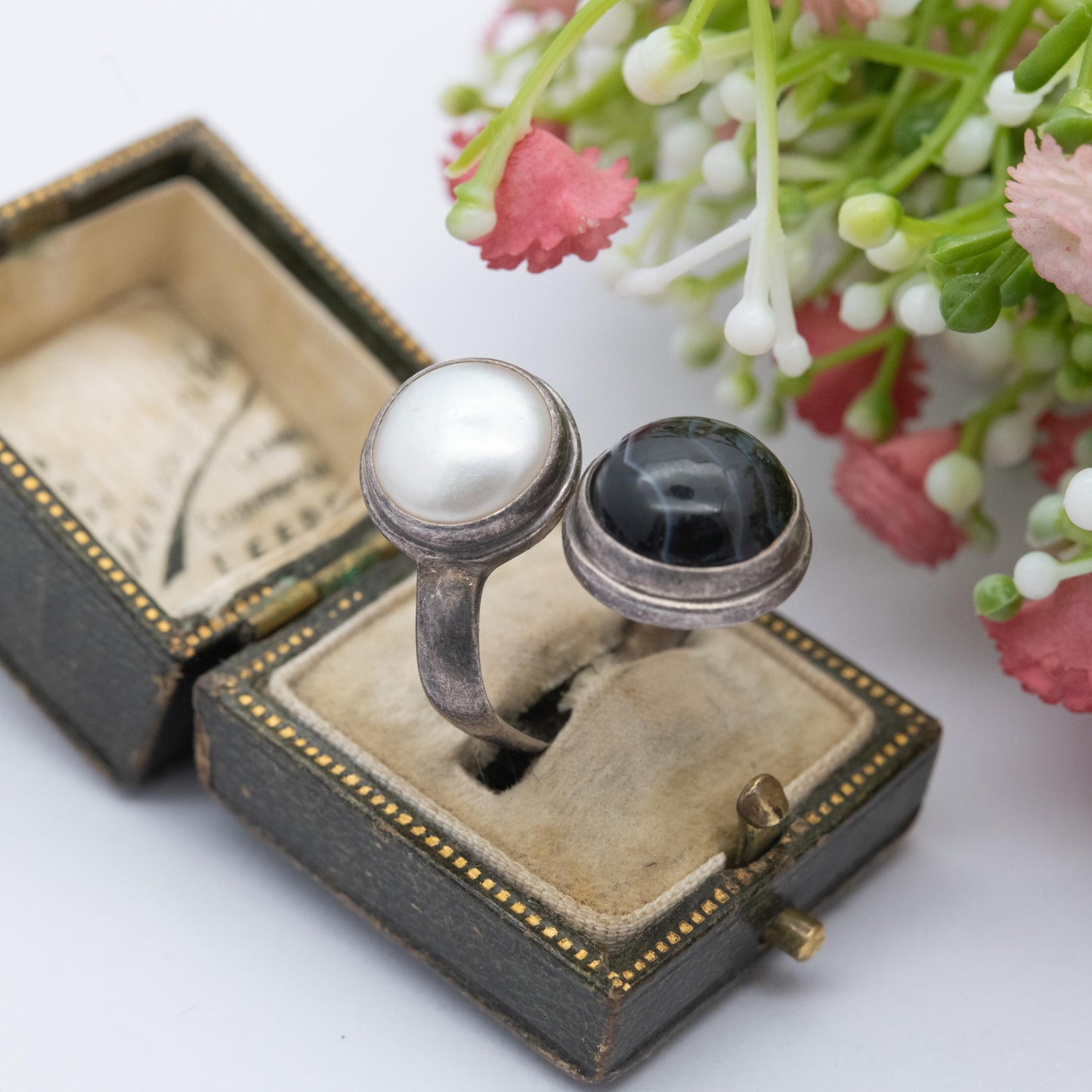 Vintage Sterling Silver Pearl and Banded Agate Bypass Ring - Chunky Statement Gemstone Jewellery | UK Size - P | US Size - 7 3/4