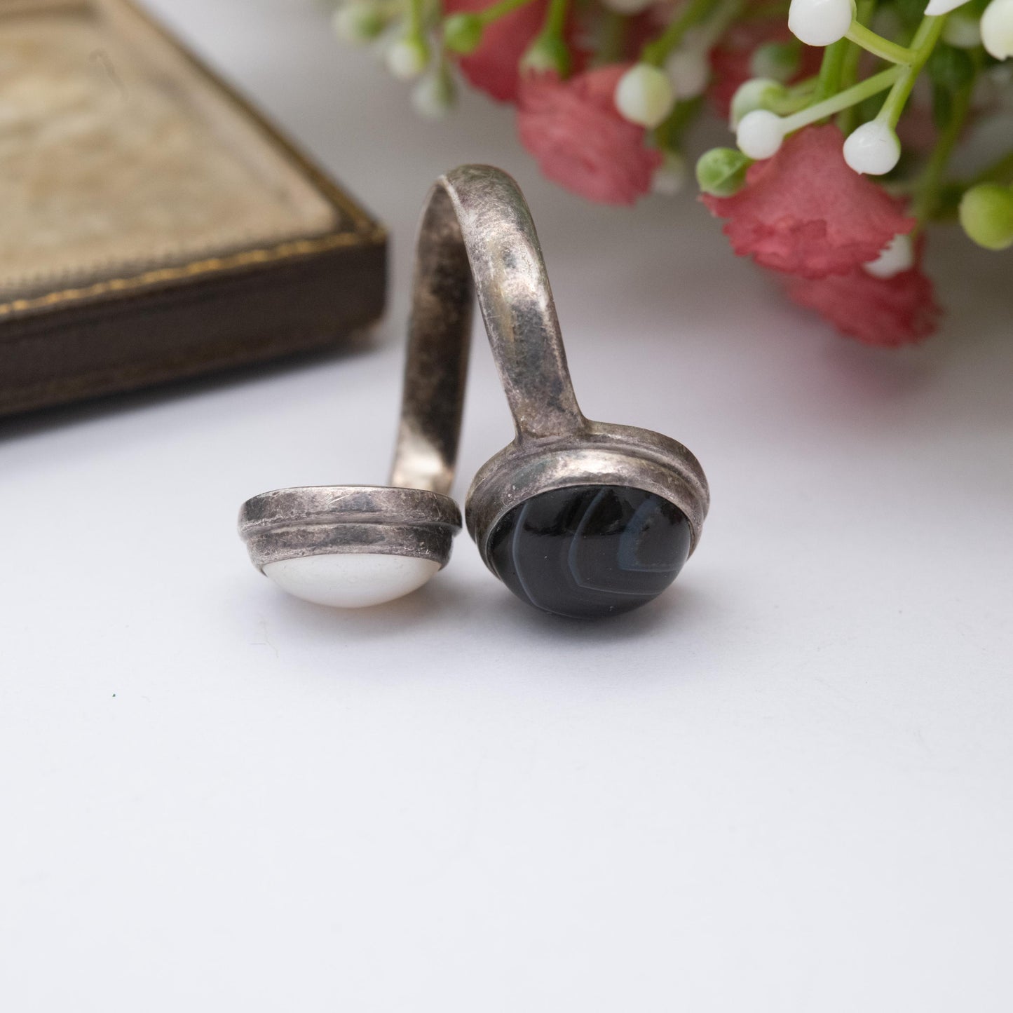 Vintage Sterling Silver Pearl and Banded Agate Bypass Ring - Chunky Statement Gemstone Jewellery | UK Size - P | US Size - 7 3/4