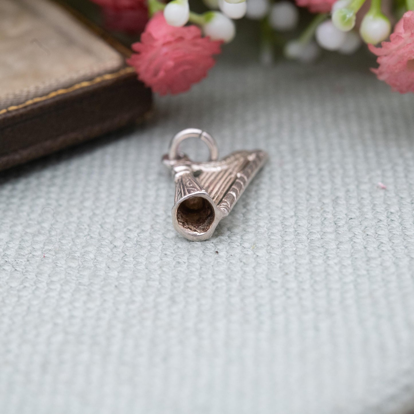 Vintage Silver Harp Charm Pendant - Classical Music Instrument | Souvenir Gift for Charm Bracelet