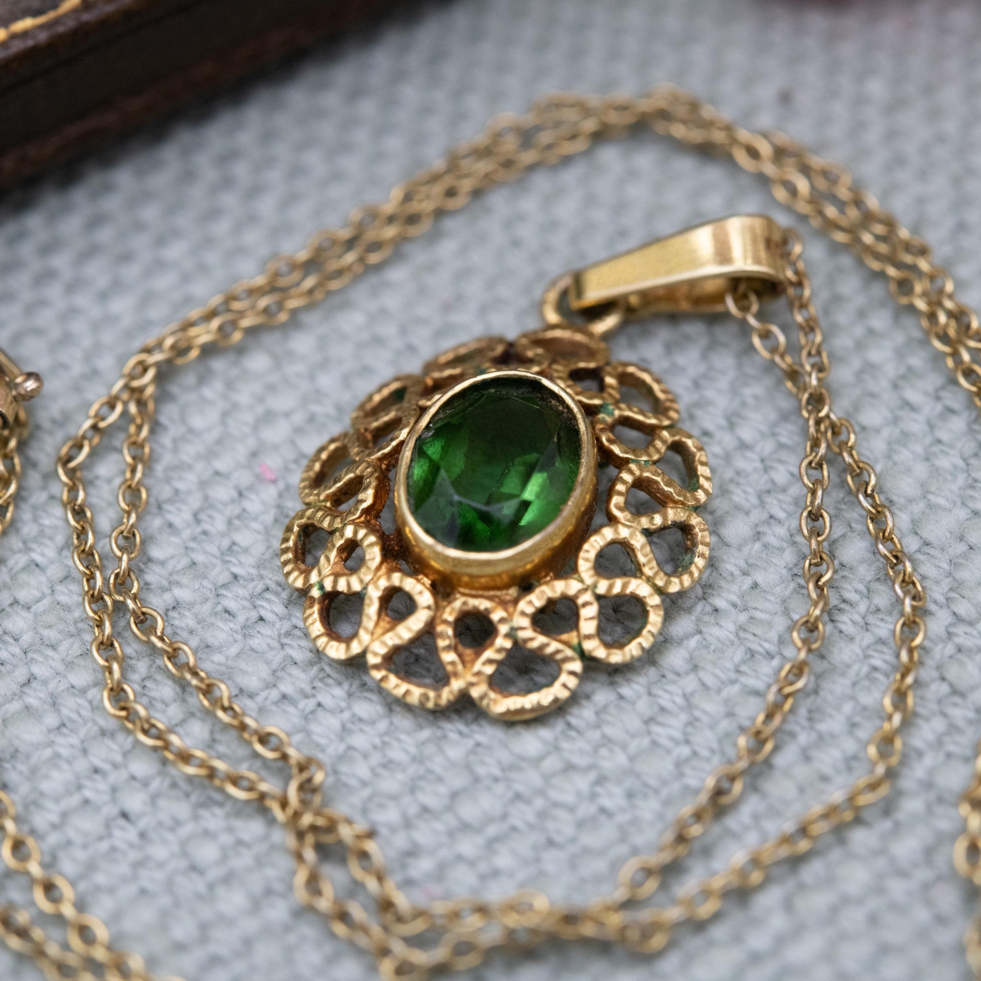Vintage Gold Plated Green Stone Cable Link Pendant Necklace - Gift for Her