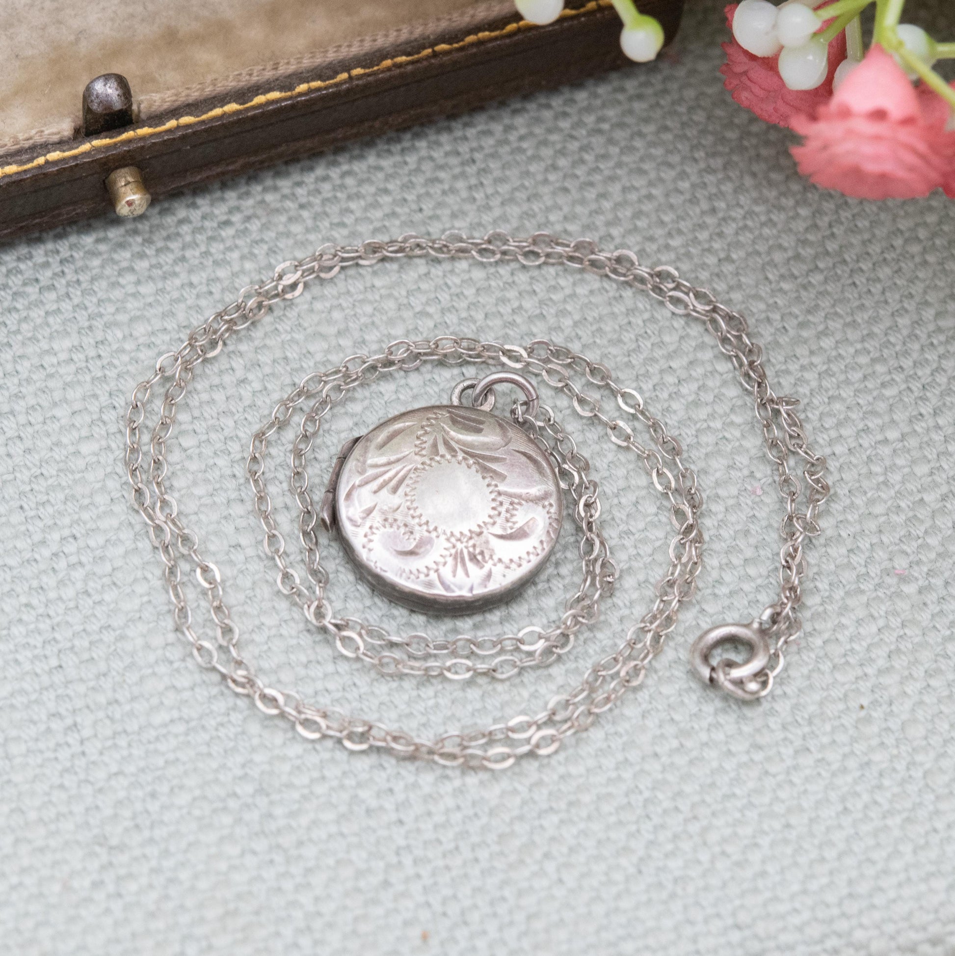 Vintage Sterling Silver Floral Locket Pendant and Cable Link Chain Necklace - Pretty Gift for Her
