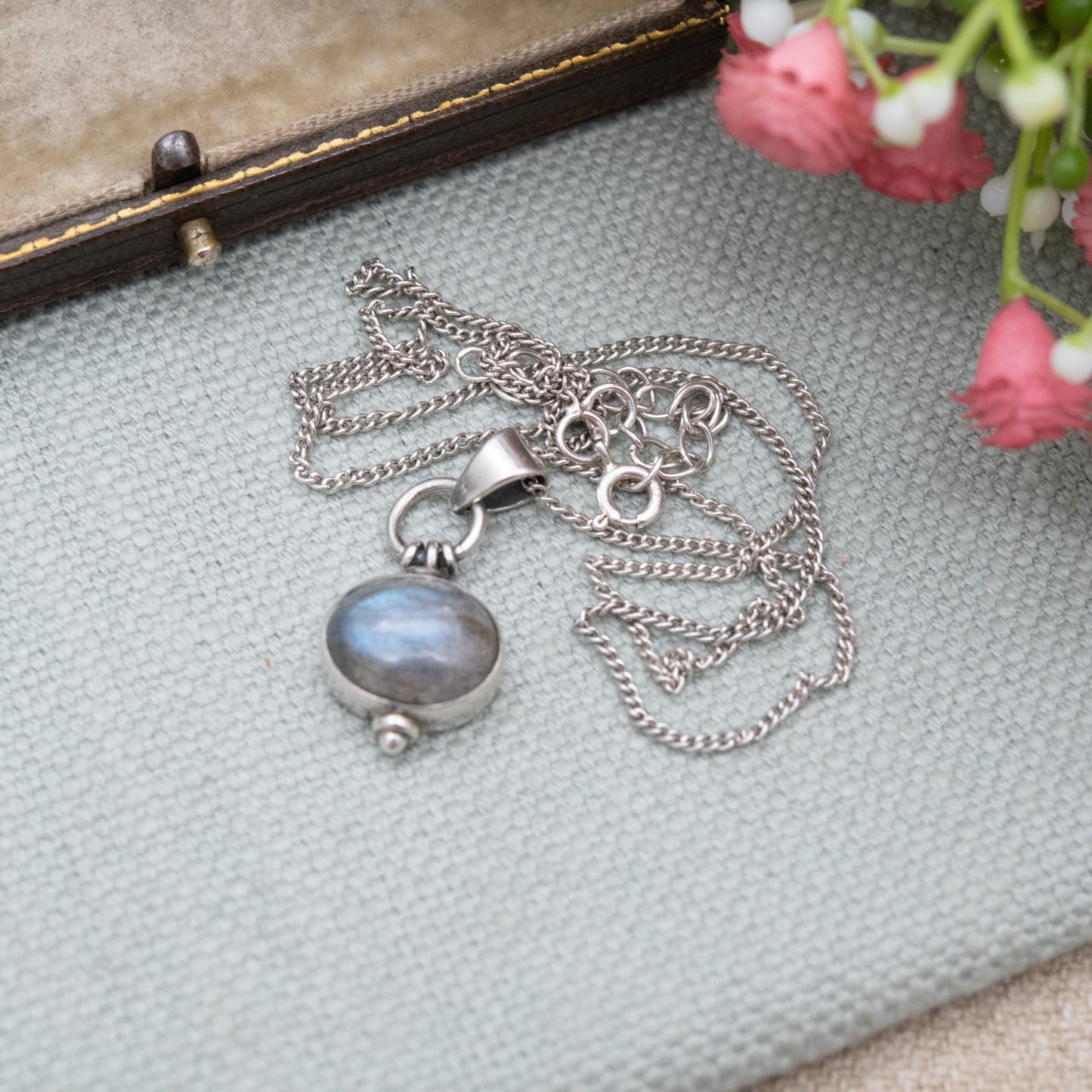 Vintage Sterling Silver Labradorite Pendant Necklace - Curb Link Chain | Gift for Her
