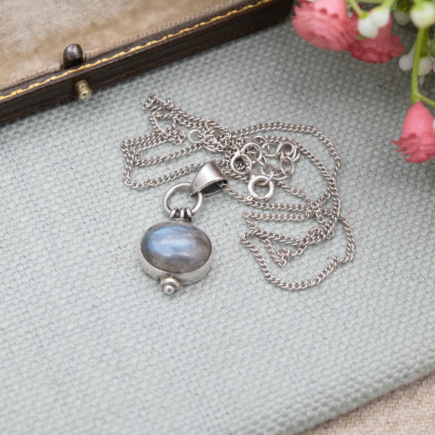 Vintage Sterling Silver Labradorite Pendant Necklace - Curb Link Chain | Gift for Her