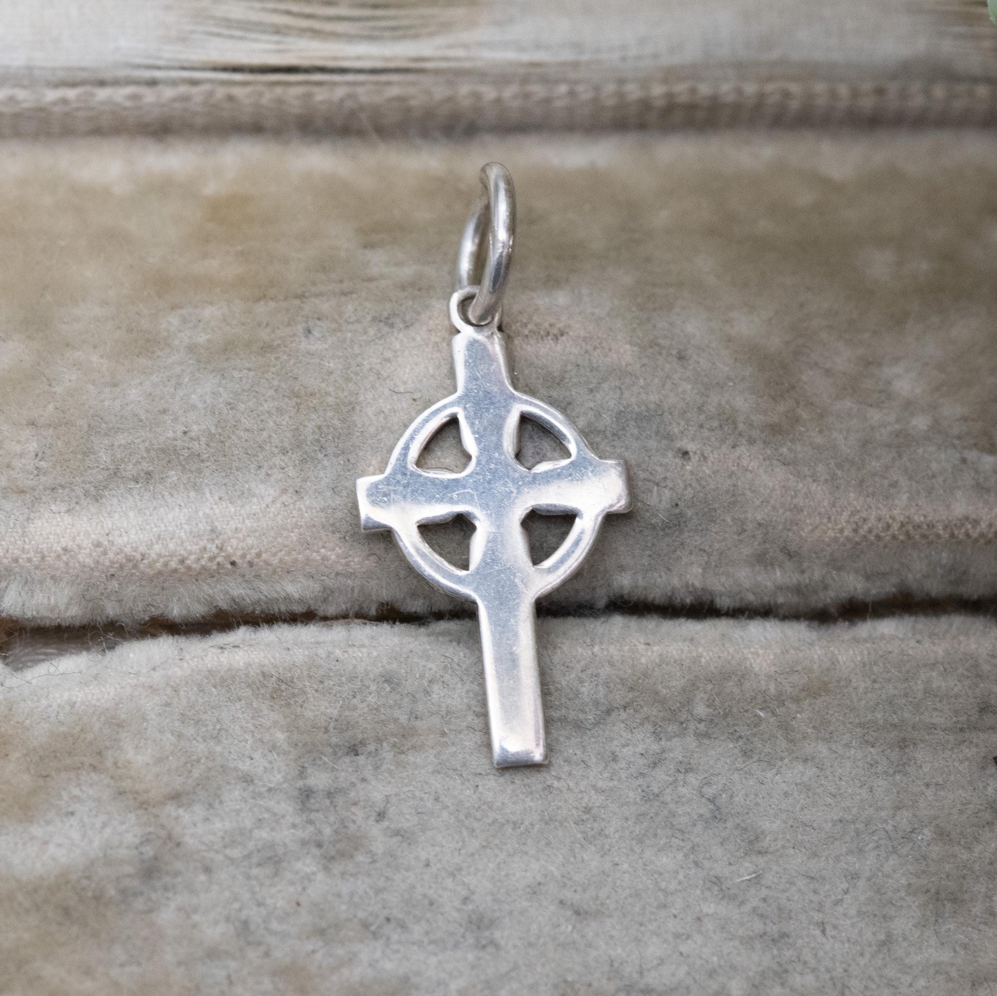 Vintage Silver Celtic Cross Pendant - Religious Jewellery Gift for Necklace